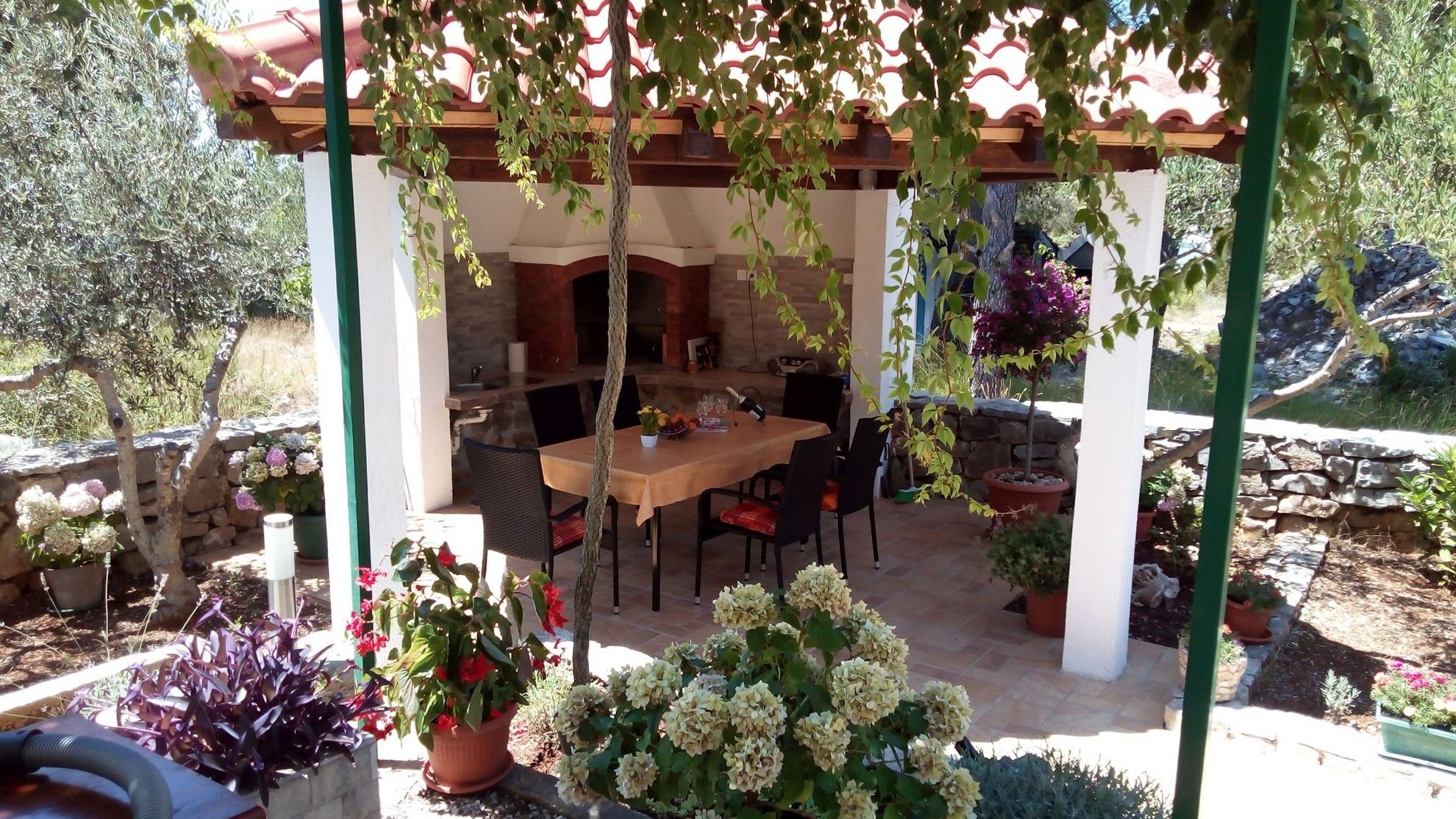 One bedroom apartment with terrace Milna, Brač  A-b