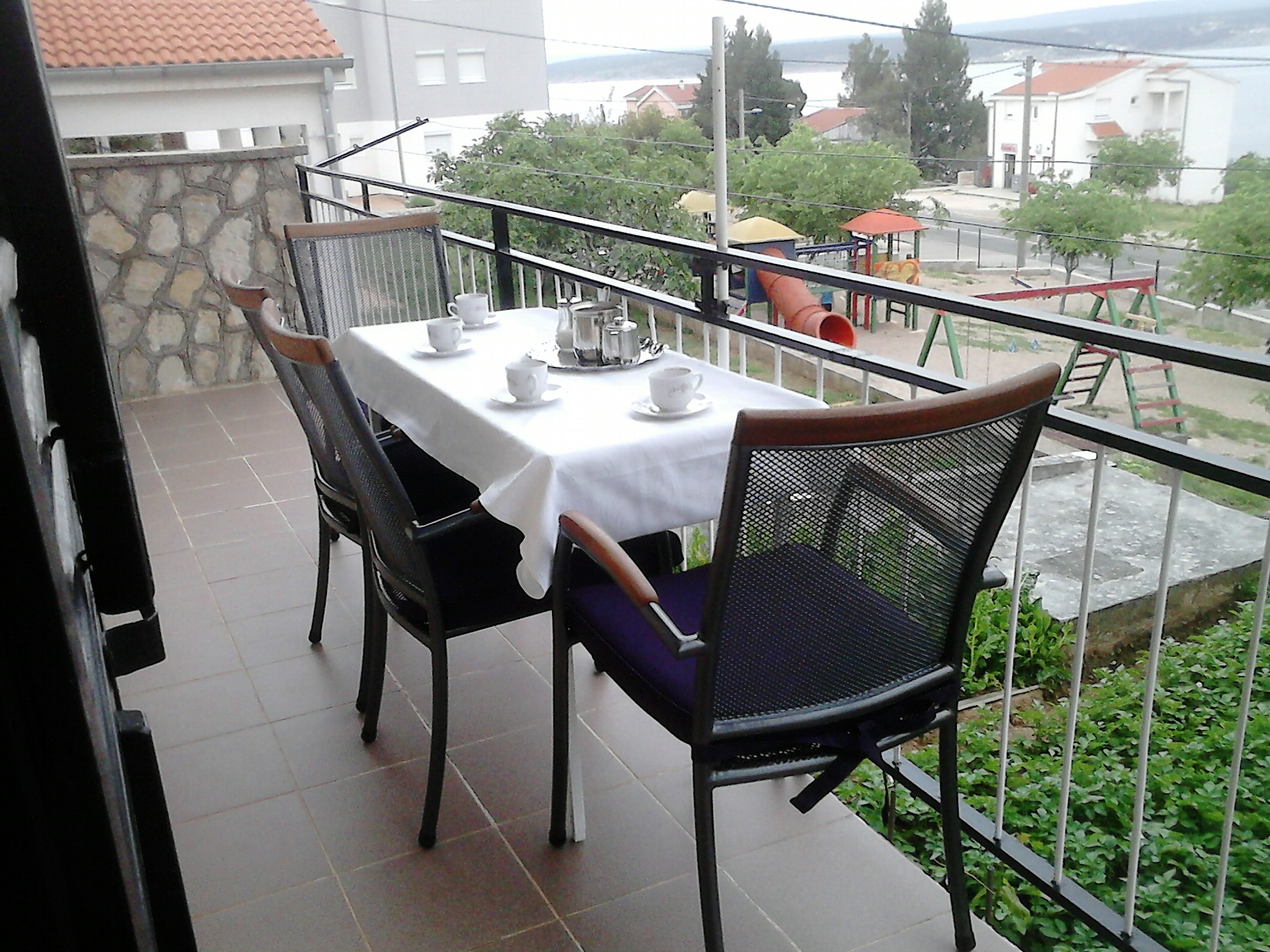 Dvosobni apartman s balkonom i pogledom na more Maslenica, Novigrad  A-a