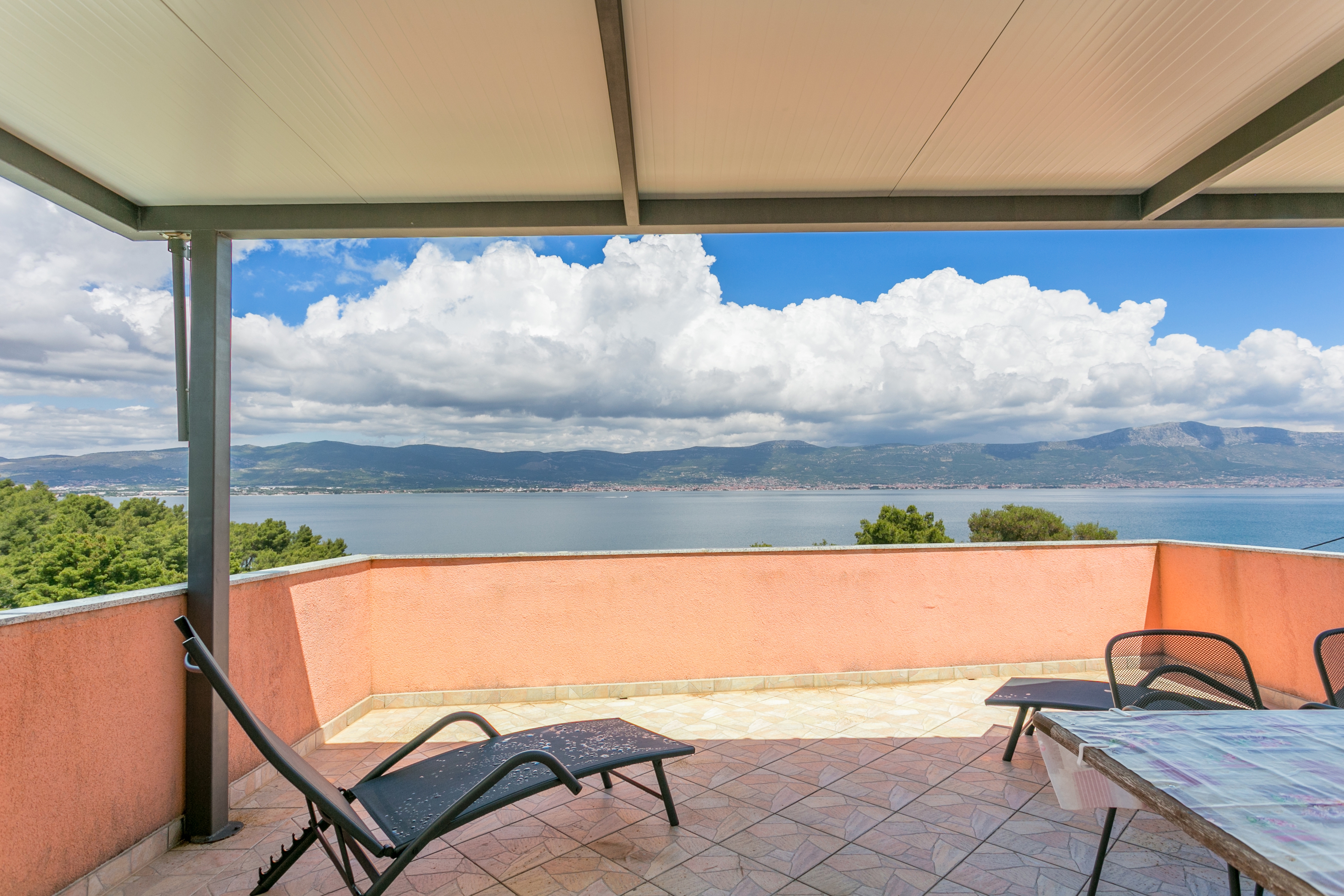 Two bedroom apartment with terrace and sea view Slatine, Čiovo  A-a