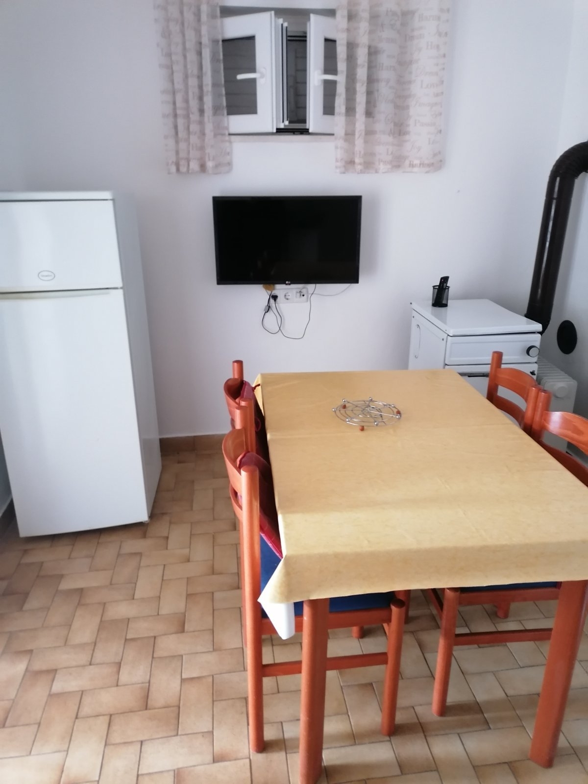 Three bedroom apartment near beach Rogoznica (A-1115-a)