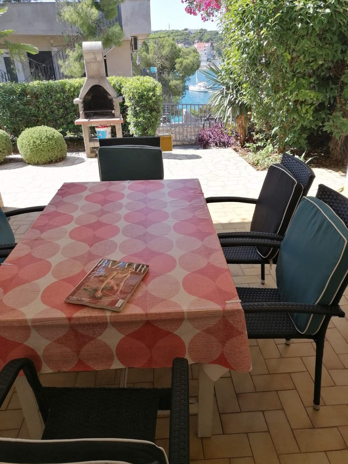 Trosobni apartman uz plažu Rogoznica  A-a