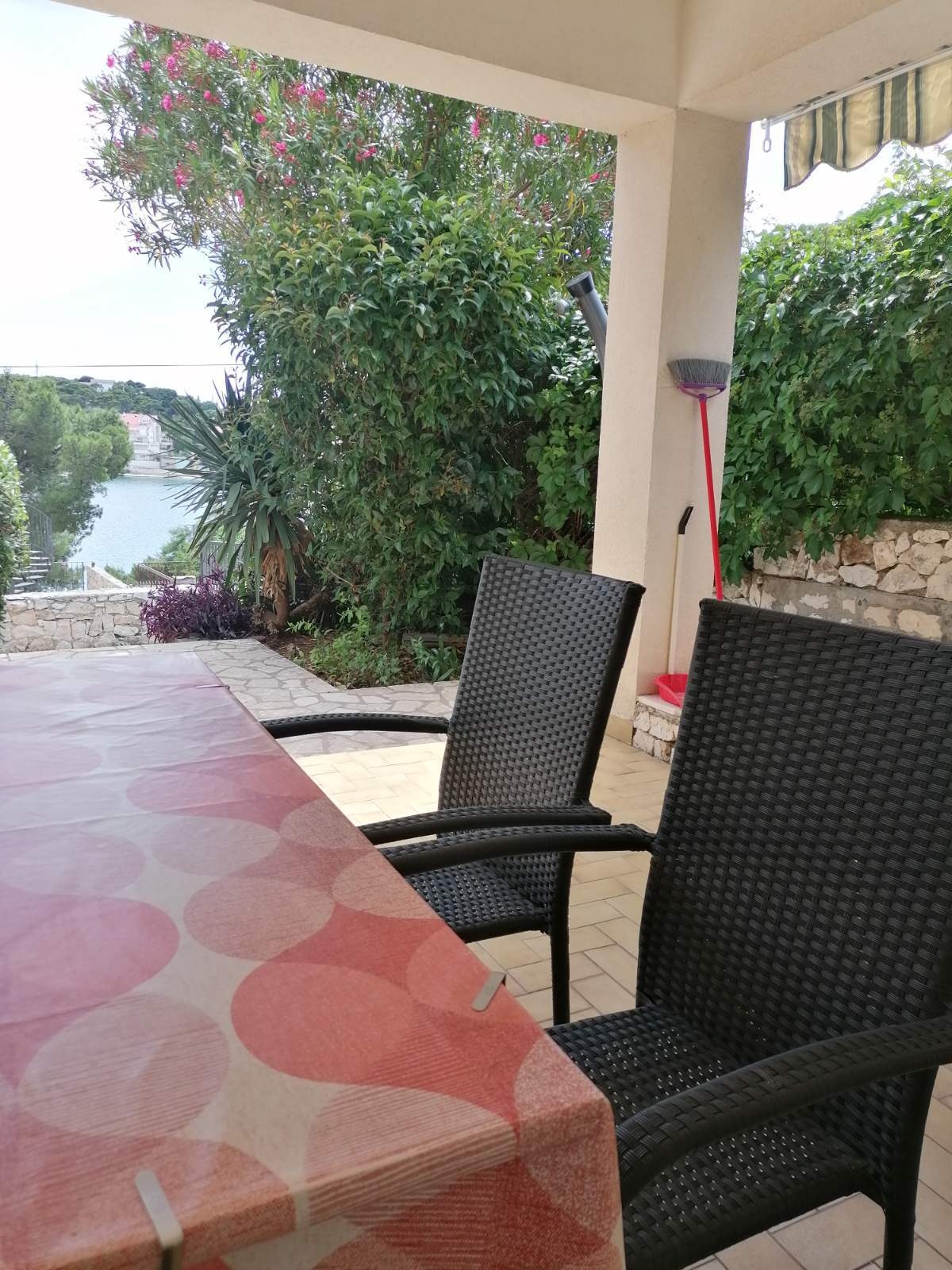 Three bedroom apartment near beach Rogoznica  A-a