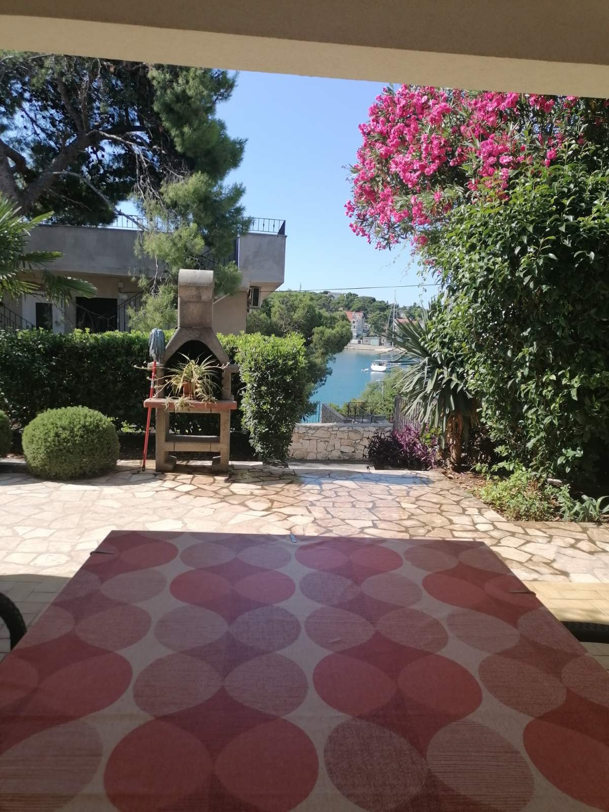 Three bedroom apartment near beach Rogoznica  A-a