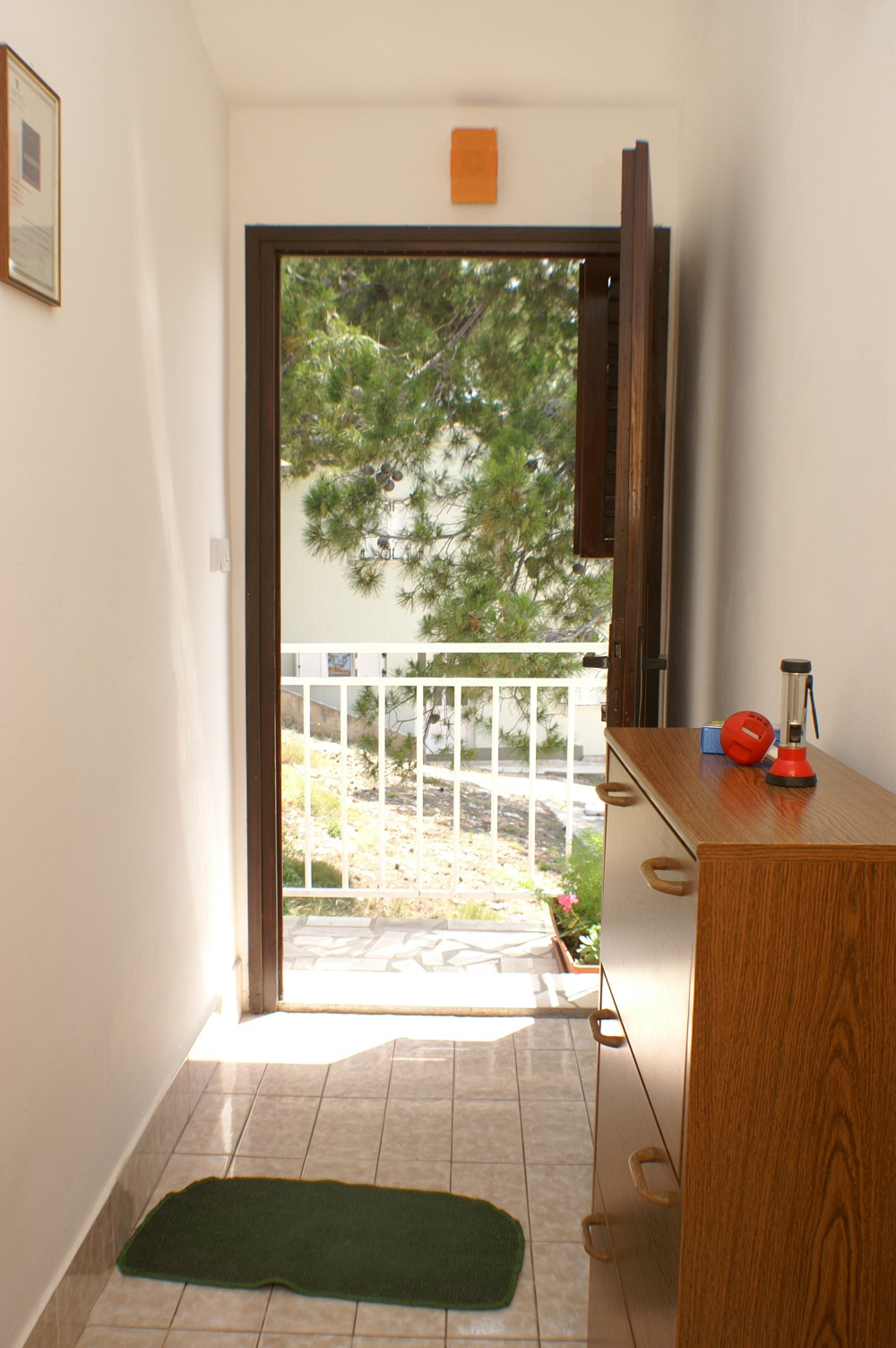 Dvosobni apartman uz plažu Rogoznica  A-b