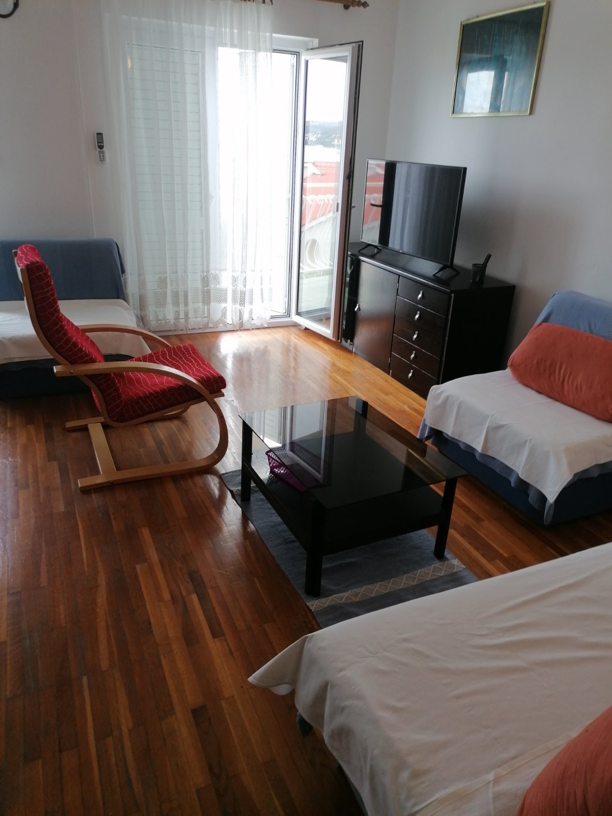 Dvosobni apartman uz plažu Rogoznica  A-b