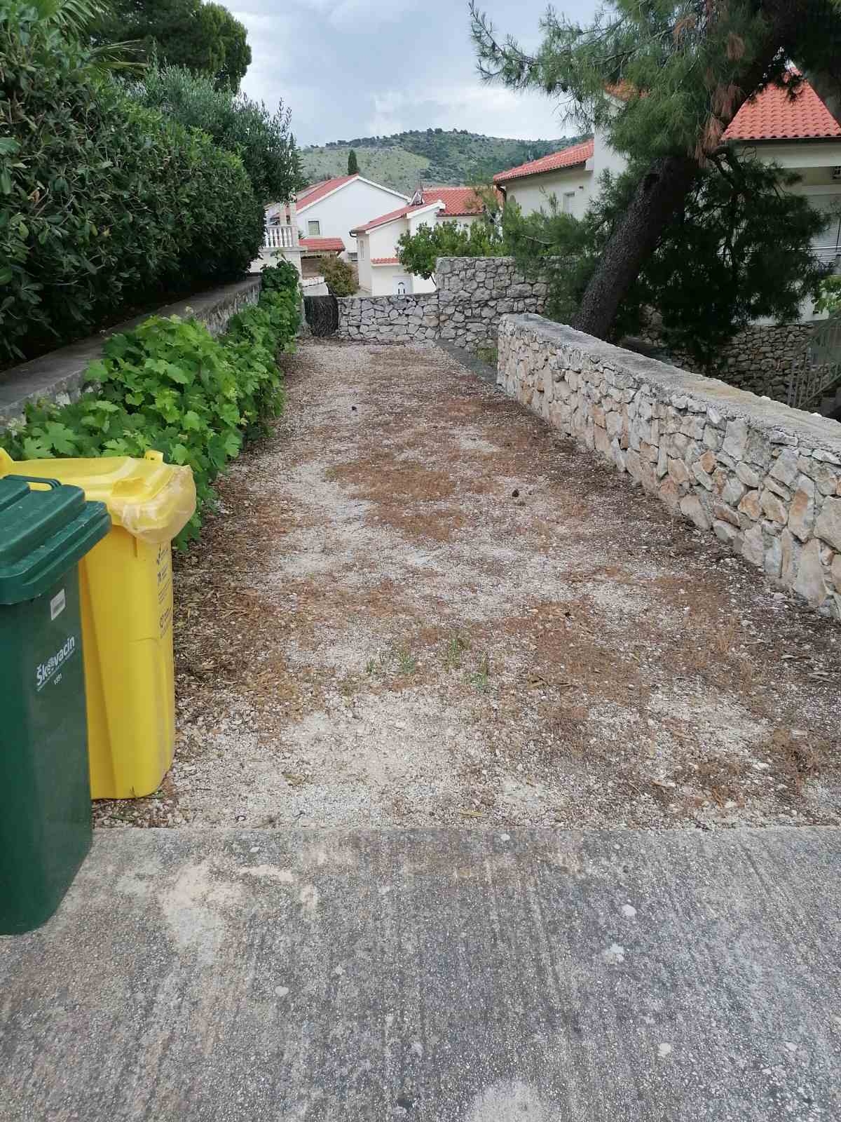 Dvosobni apartman uz plažu Rogoznica  A-b