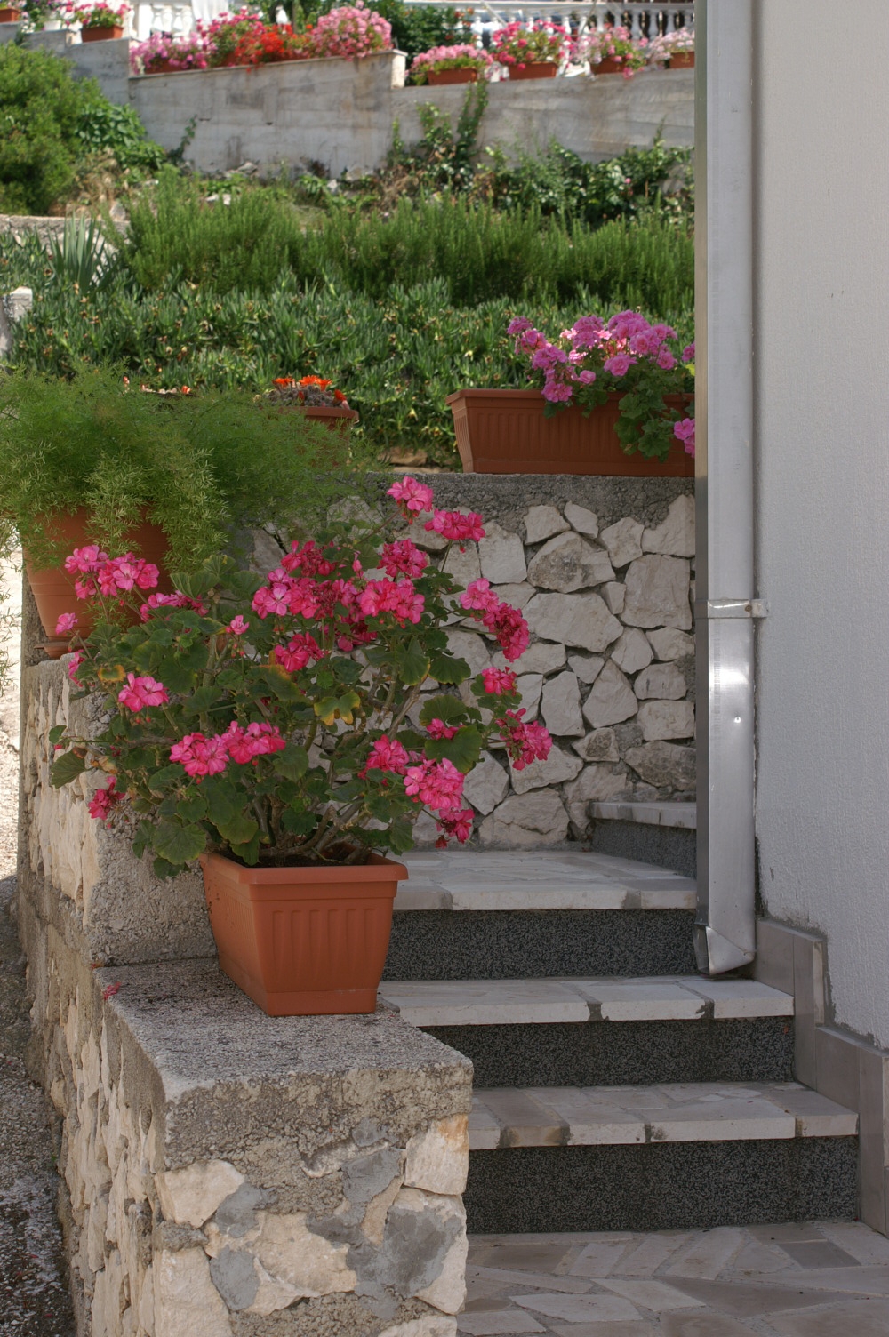 Dvosobni apartman uz plažu Rogoznica  A-b