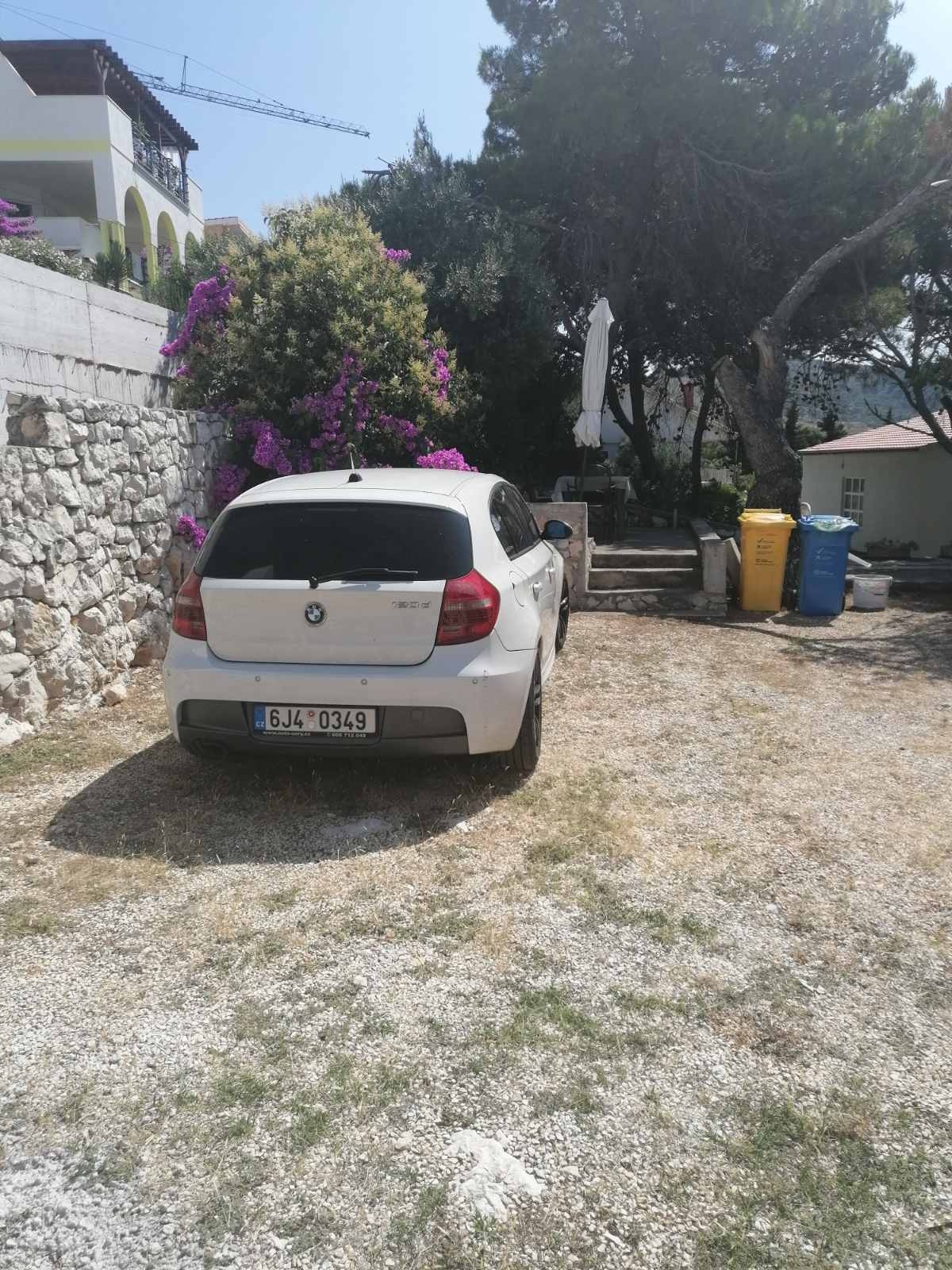 Dvosobni apartman uz plažu Rogoznica  A-b