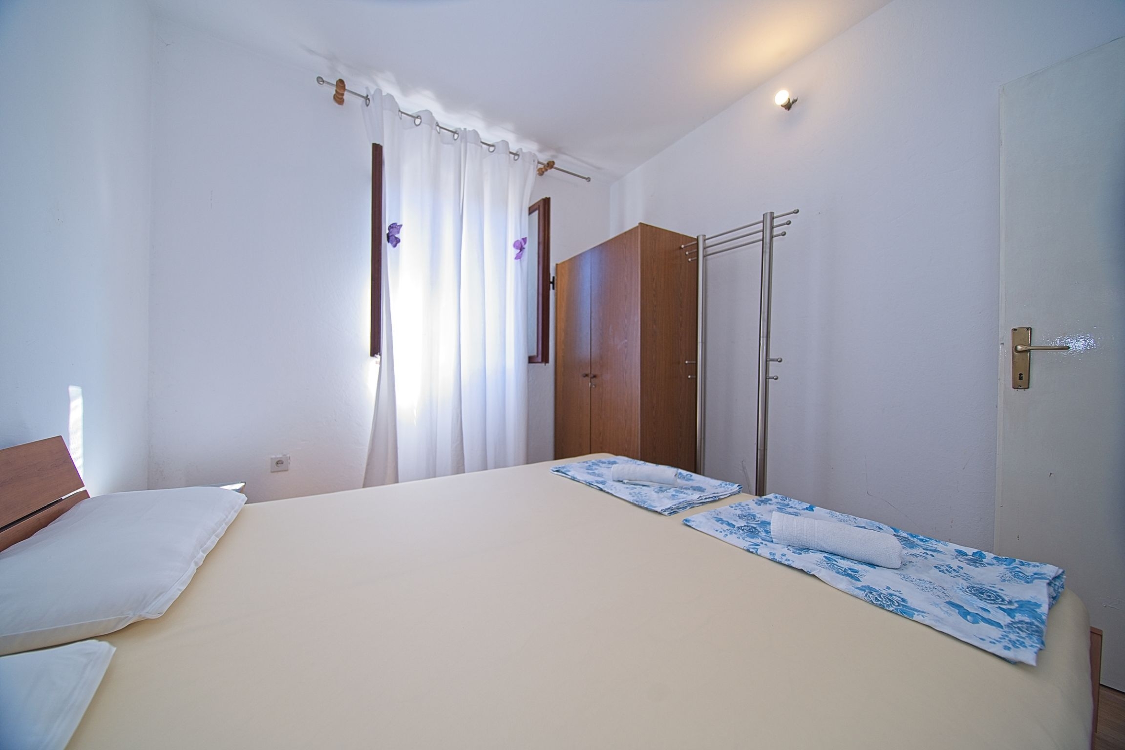 Two bedroom apartment with terrace and sea view Postira, Brač  A-a