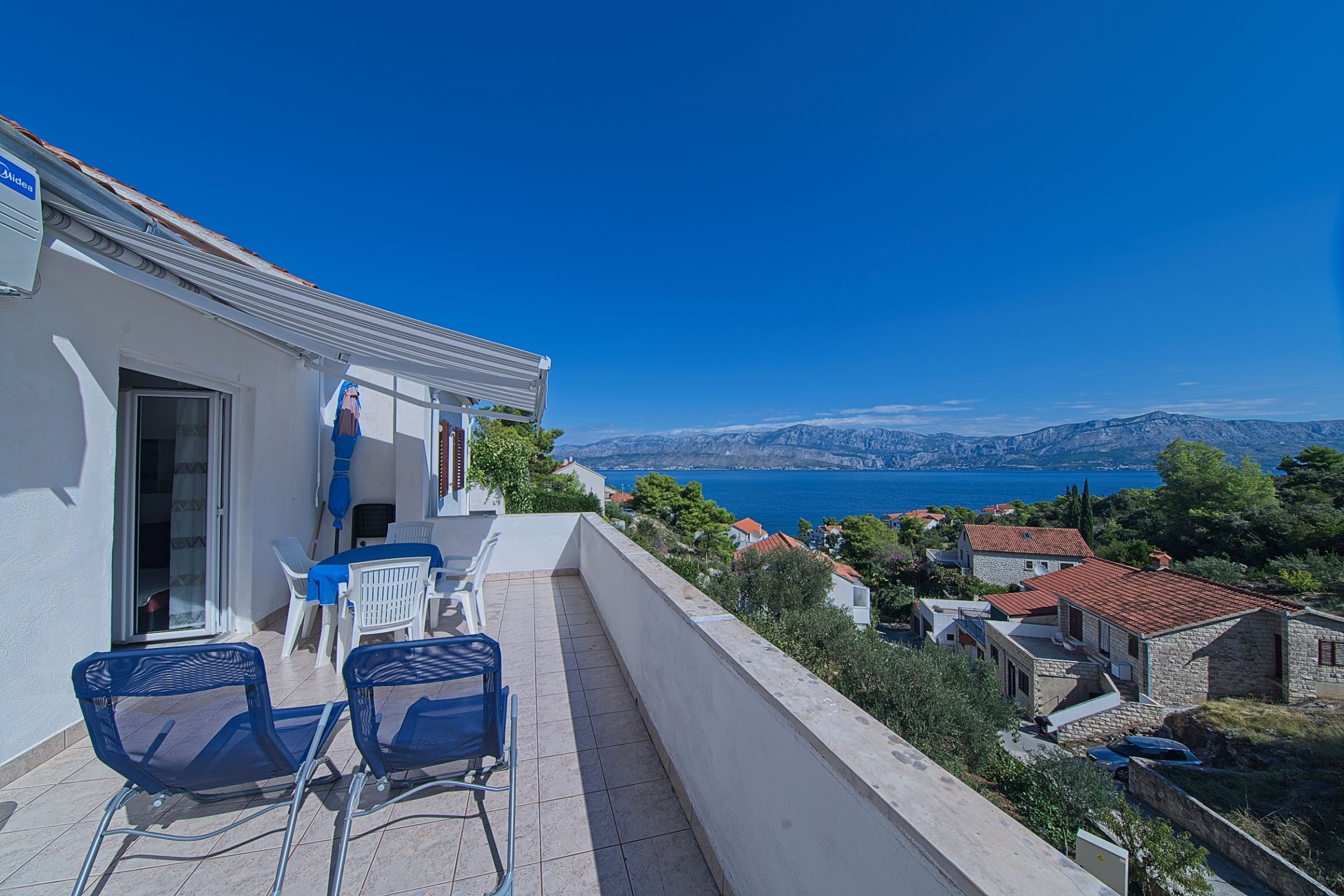 Two bedroom apartment with terrace and sea view Postira, Brač (A-11168-a) Two bedroom apartment with terrace and sea view Postira, Brač (A-11168-a)