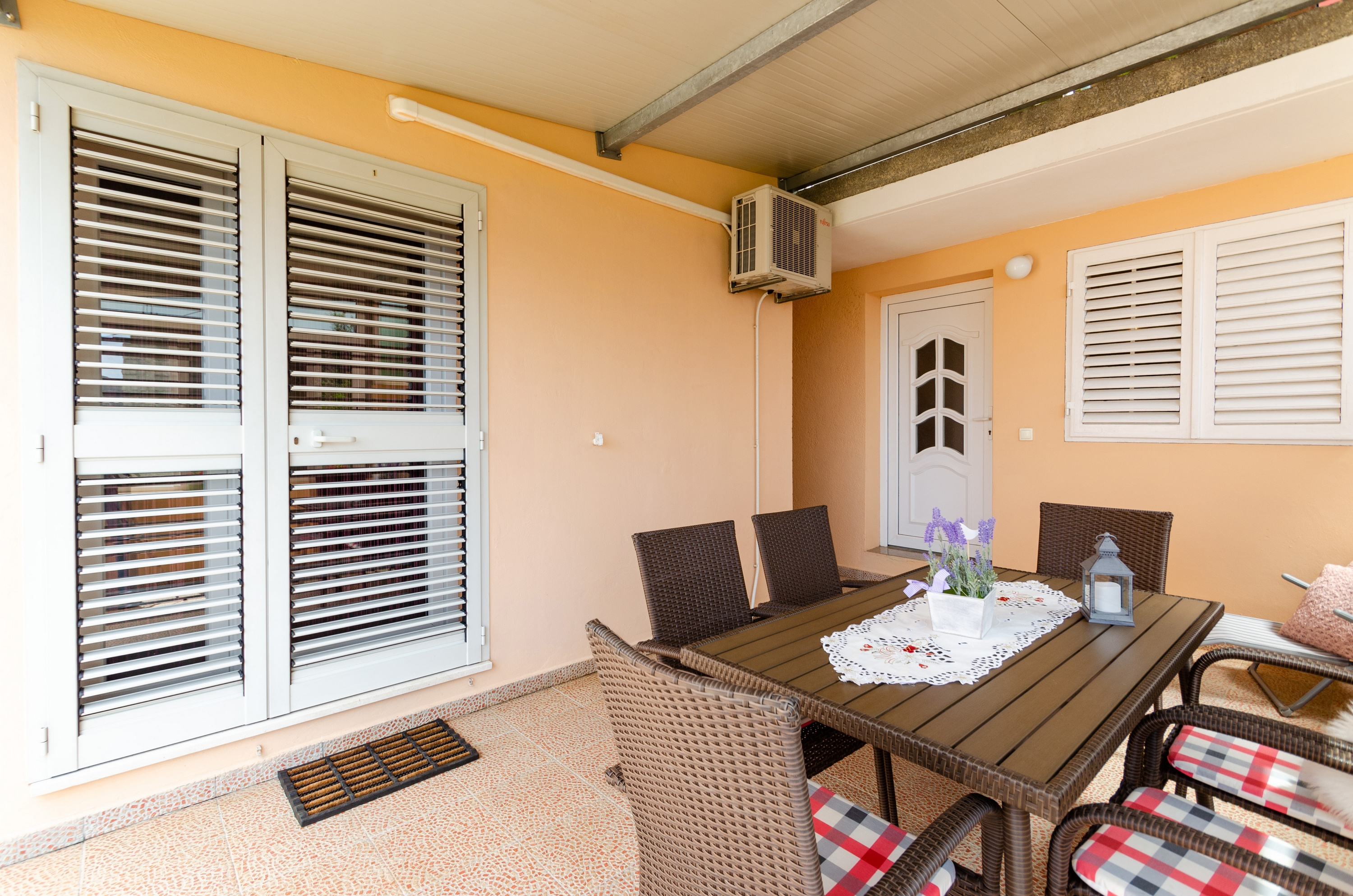 Two bedroom apartment with terrace and sea view Zavalatica, Korčula  A-a