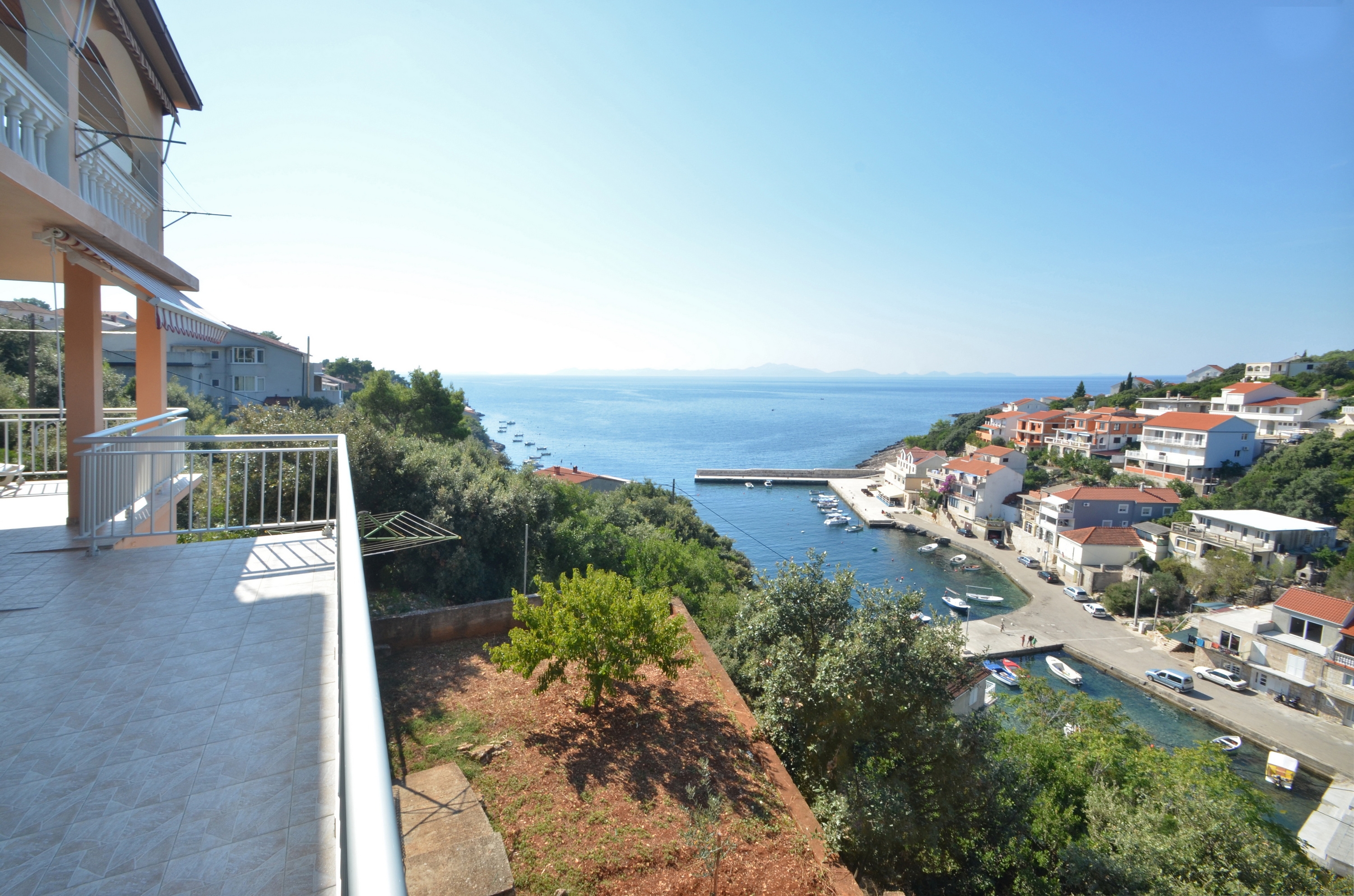 Two bedroom apartment with terrace and sea view Zavalatica, Korčula  A-b