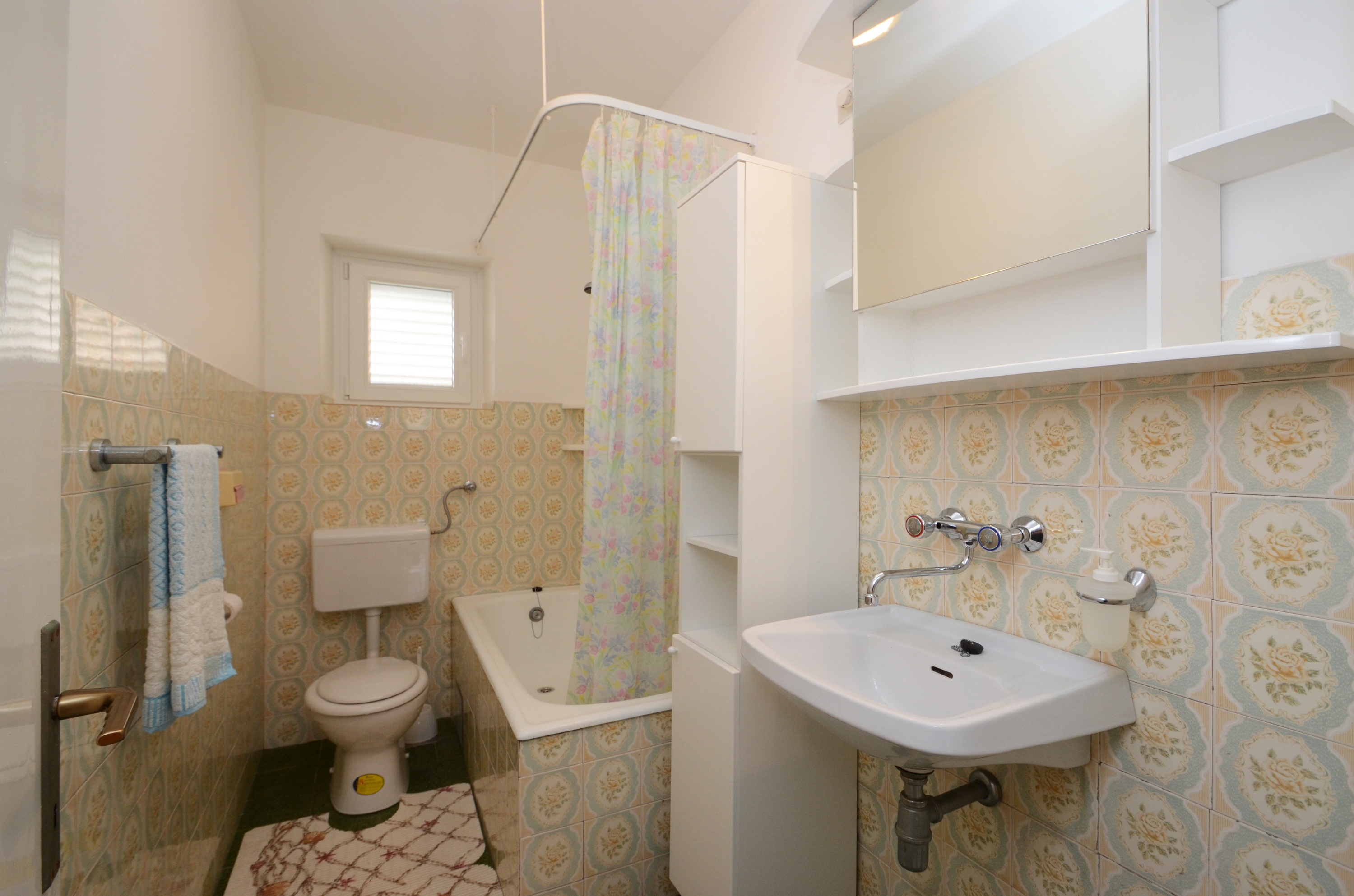 Two bedroom apartment with terrace and sea view Zavalatica, Korčula  A-b