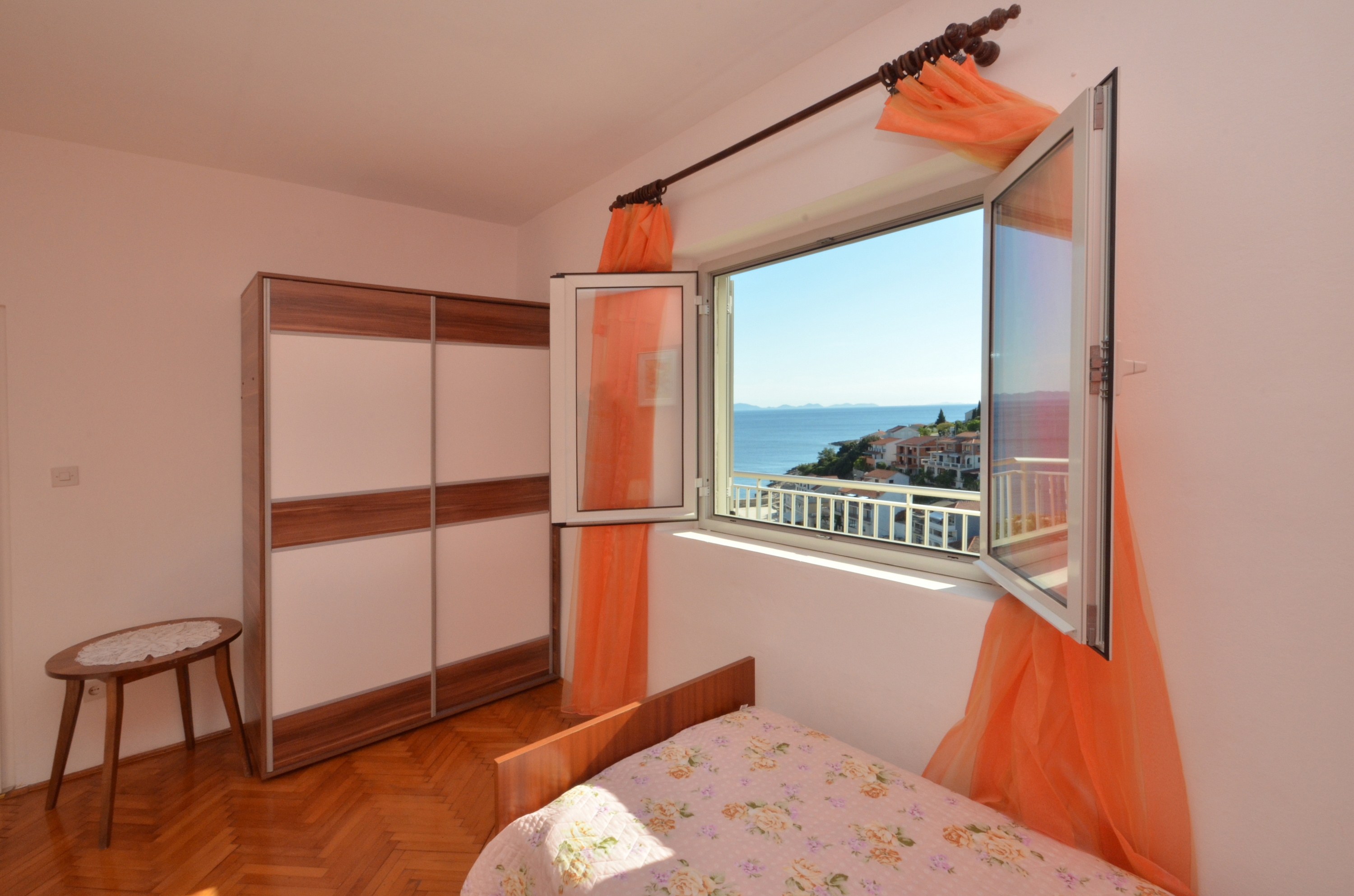 Two bedroom apartment with terrace and sea view Zavalatica, Korčula  A-b