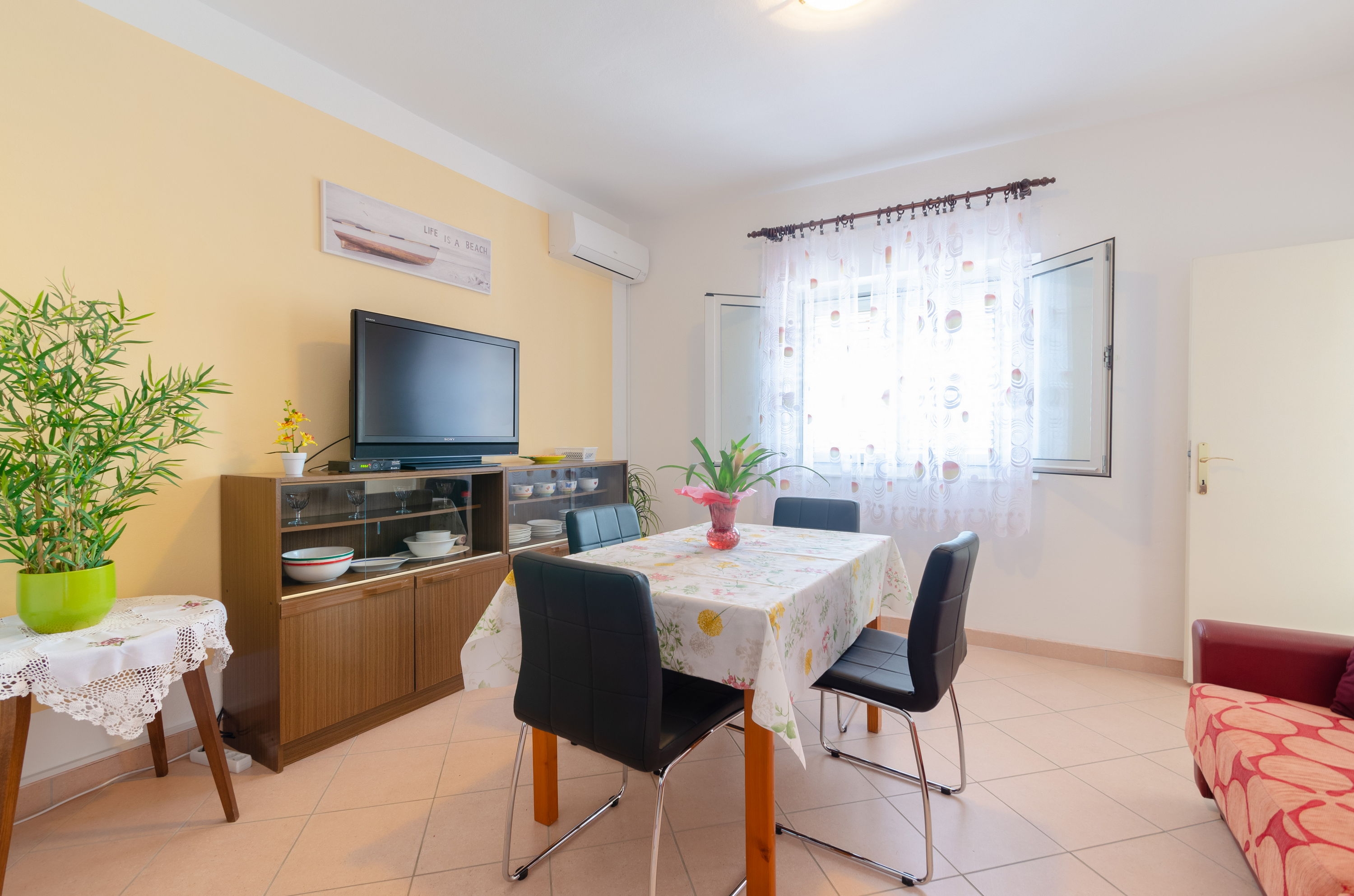 Two bedroom apartment with terrace and sea view Zavalatica, Korčula  A-b