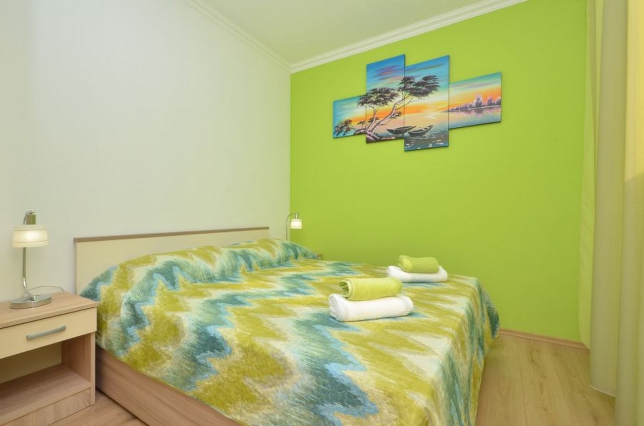 One bedroom apartment with terrace and sea view Zavalatica, Korčula  A-c