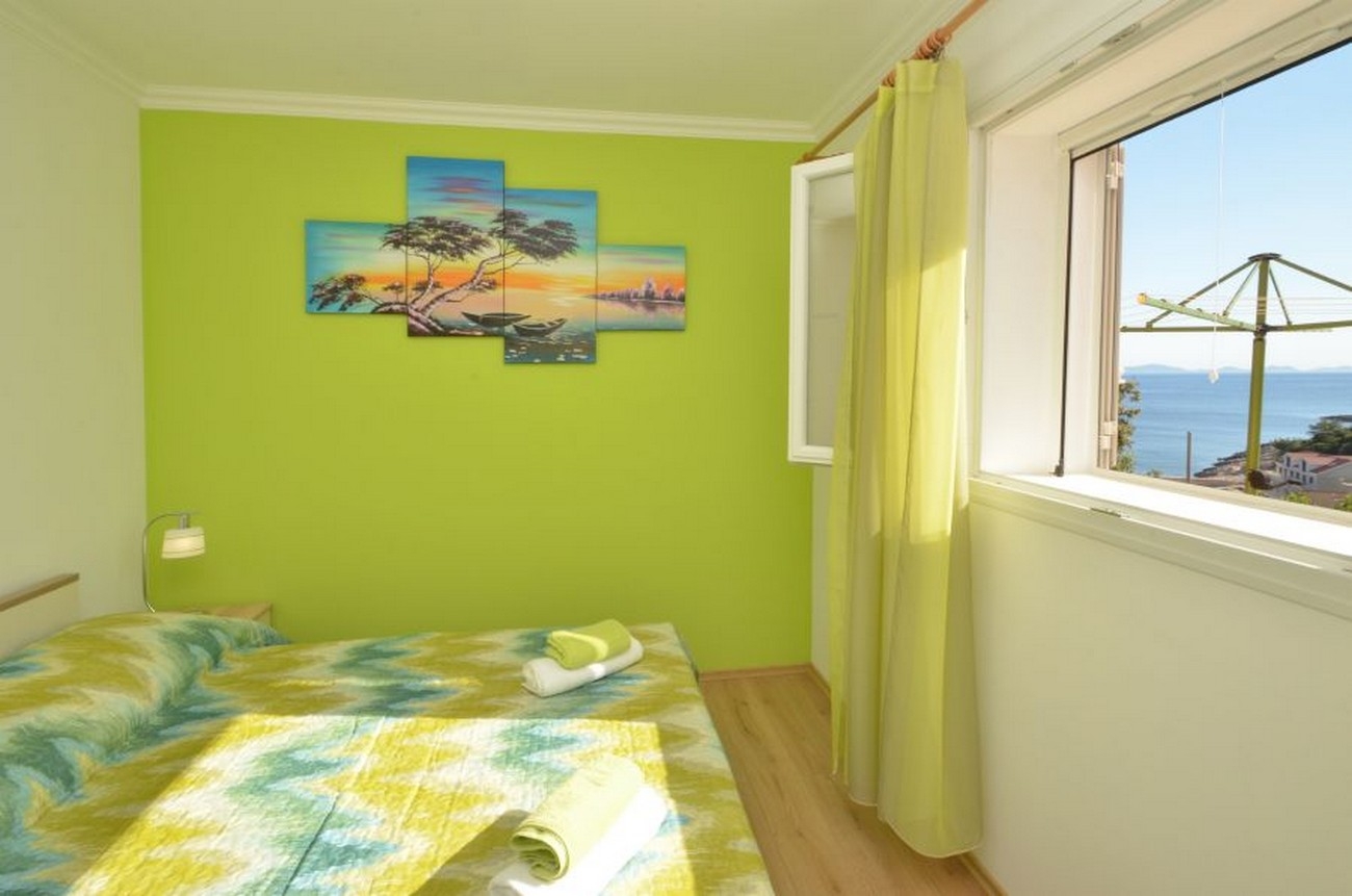 One bedroom apartment with terrace and sea view Zavalatica, Korčula  A-c