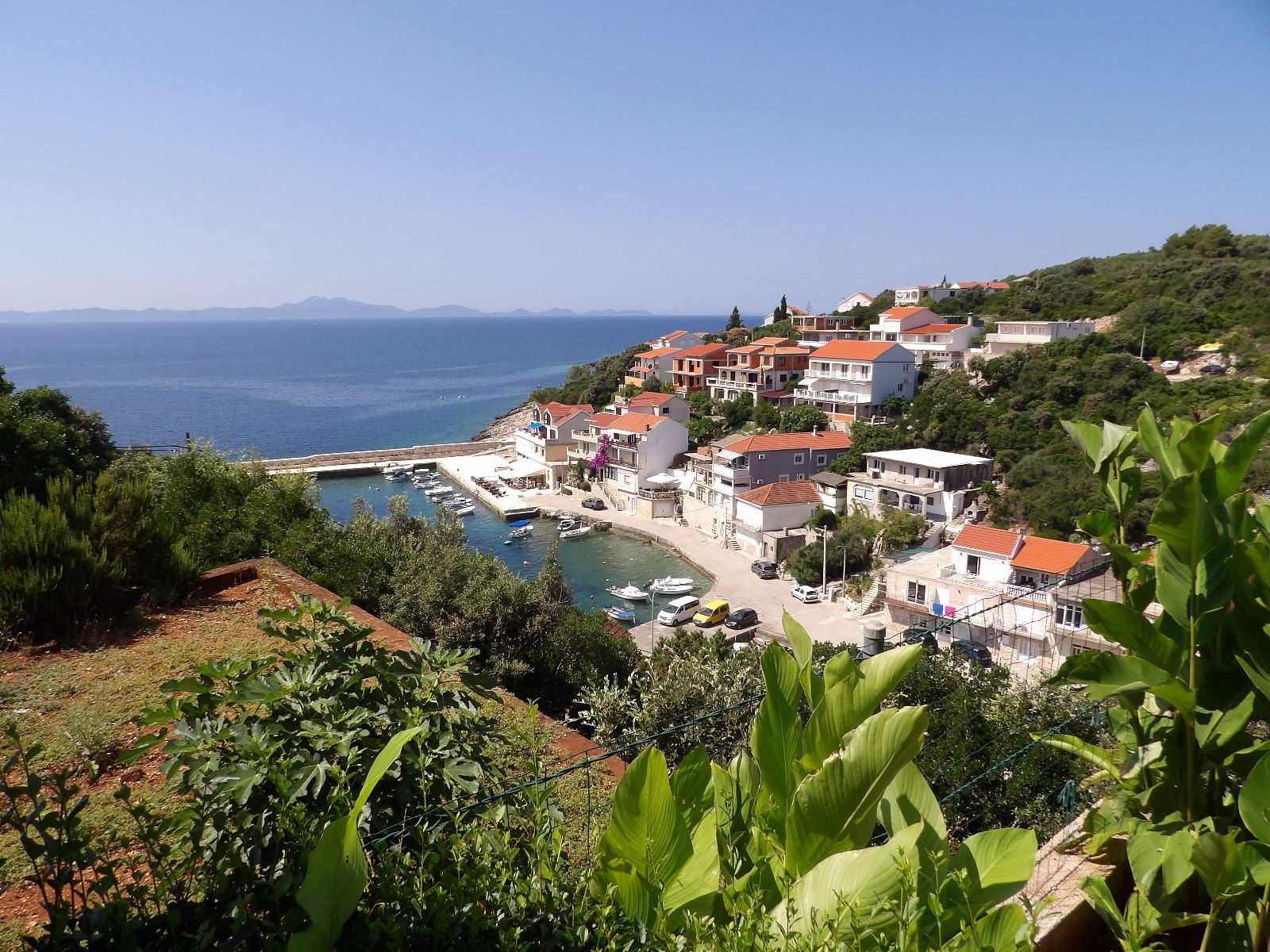 One bedroom apartment with terrace and sea view Zavalatica, Korčula  A-c