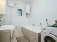 Ванная комната 1 Arbanija, Ванная комната 1 в размещении типа apartment, WiFi.