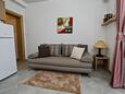Obývací pokoj Sućuraj, Obývací pokoj v ubytování typu apartment, s klimatizací a WiFi.