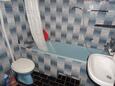 Okrug Gornji, Bathroom in the apartment, (pet friendly) and WiFi.