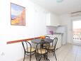 Jídelna Bušinci, Jídelna v ubytování typu apartment, s klimatizací, domácí mazlíčci povoleni a WiFi.