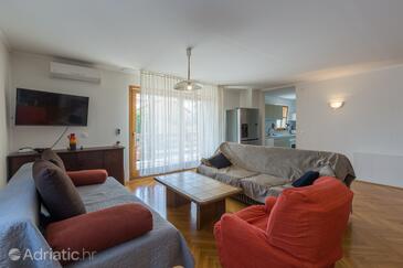 Novigrad, Sala de estar in the apartment, air condition available y WiFi.