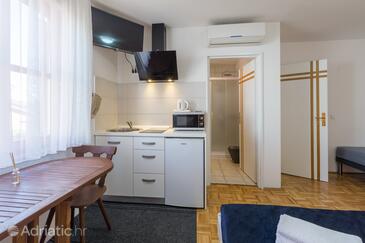 Novigrad, Kuhinja u smještaju tipa studio-apartment, WiFi.