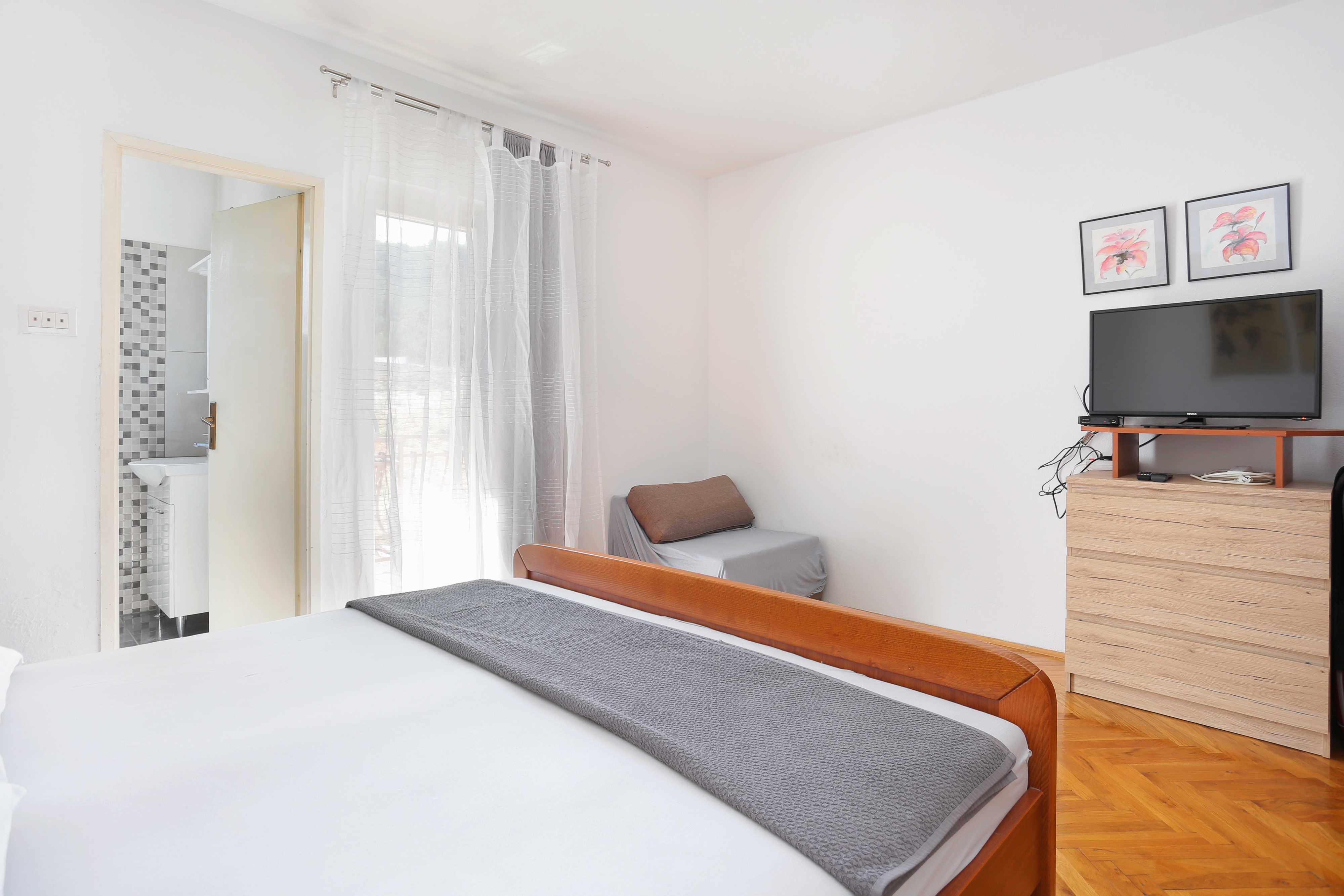 Three bedroom apartment with terrace and sea view Arbanija, Čiovo  A-a