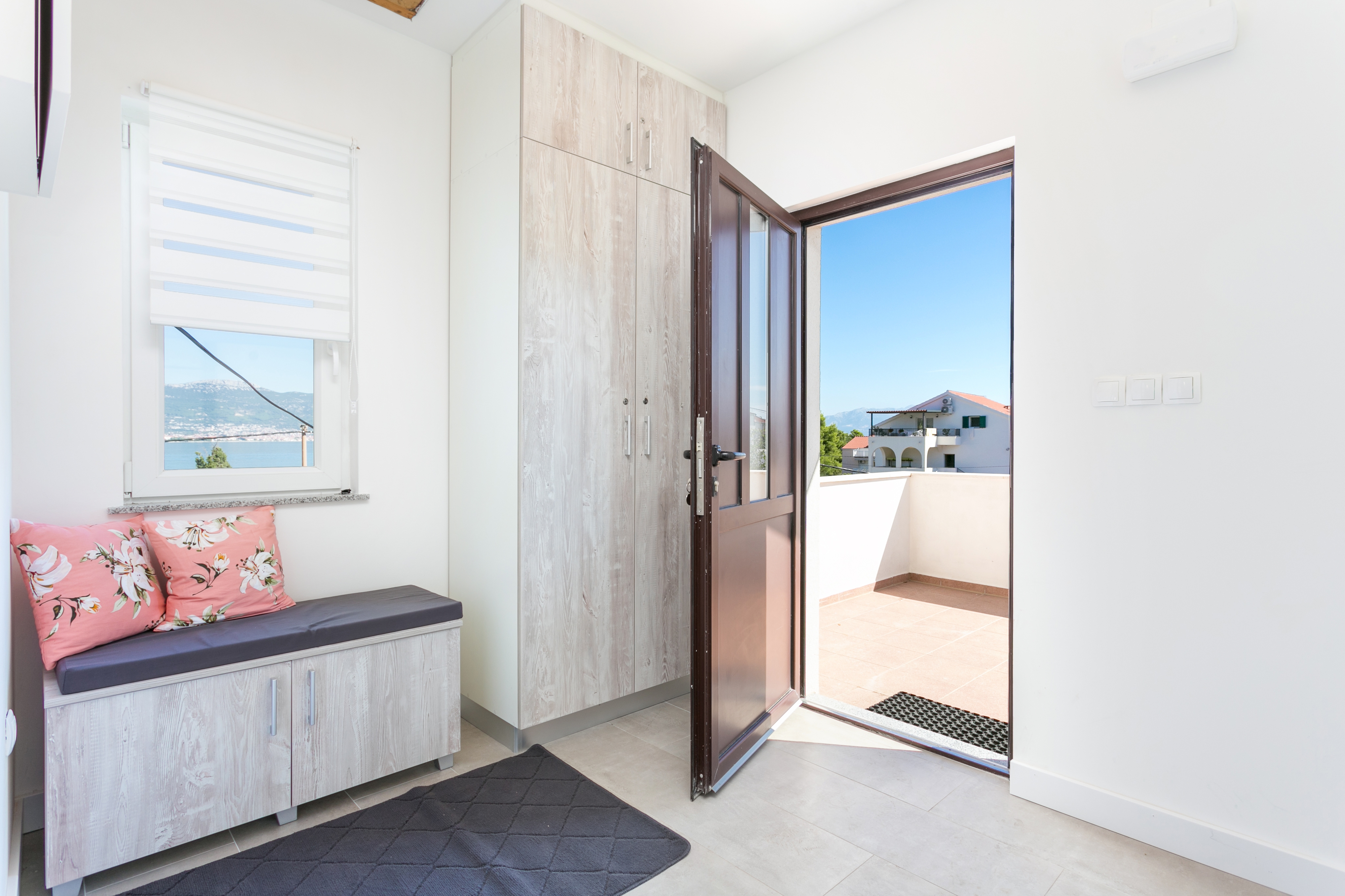 Three bedroom apartment with terrace and sea view Arbanija, Čiovo  A-a