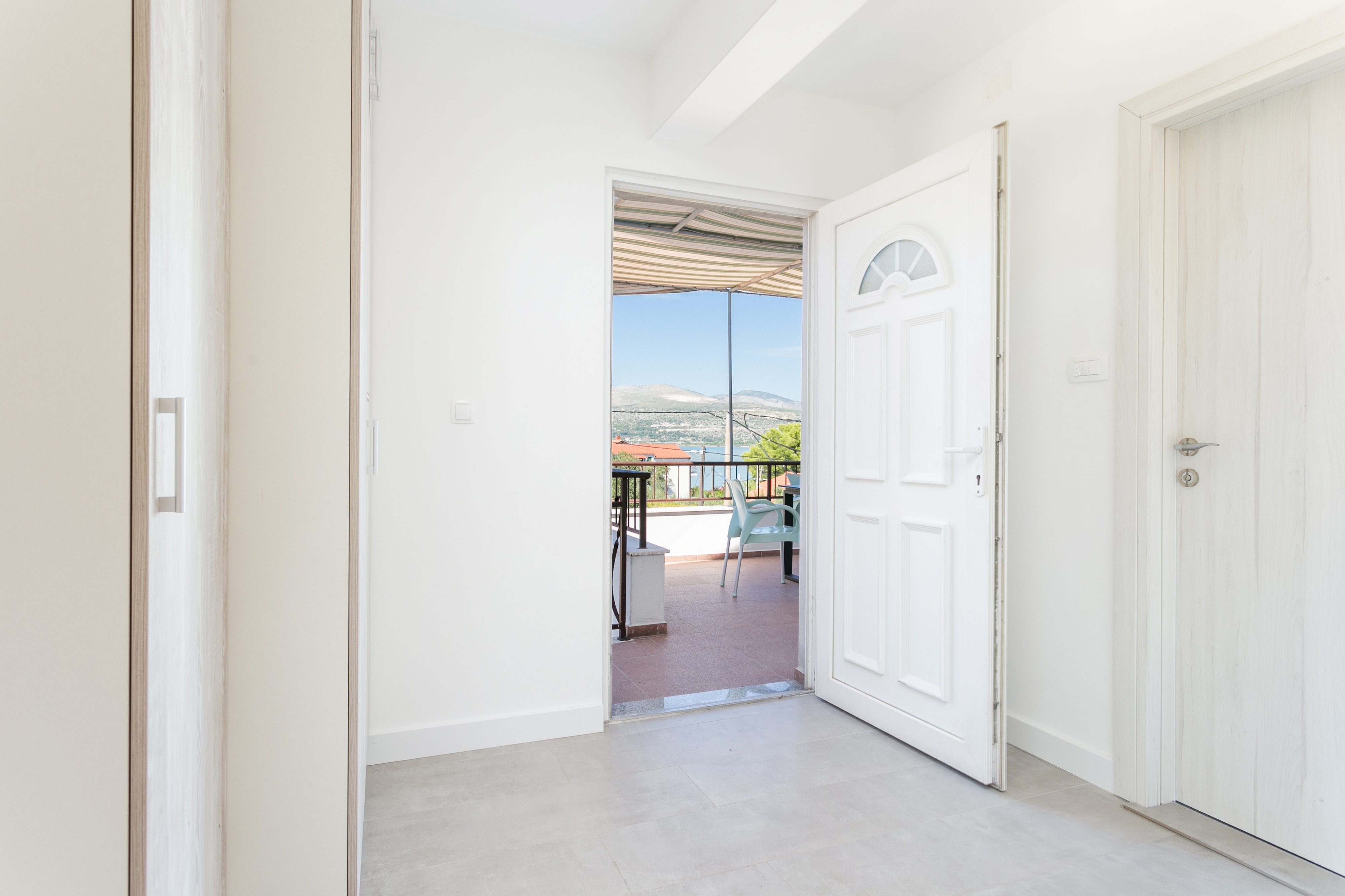 Three bedroom apartment with terrace and sea view Arbanija, Čiovo  A-a
