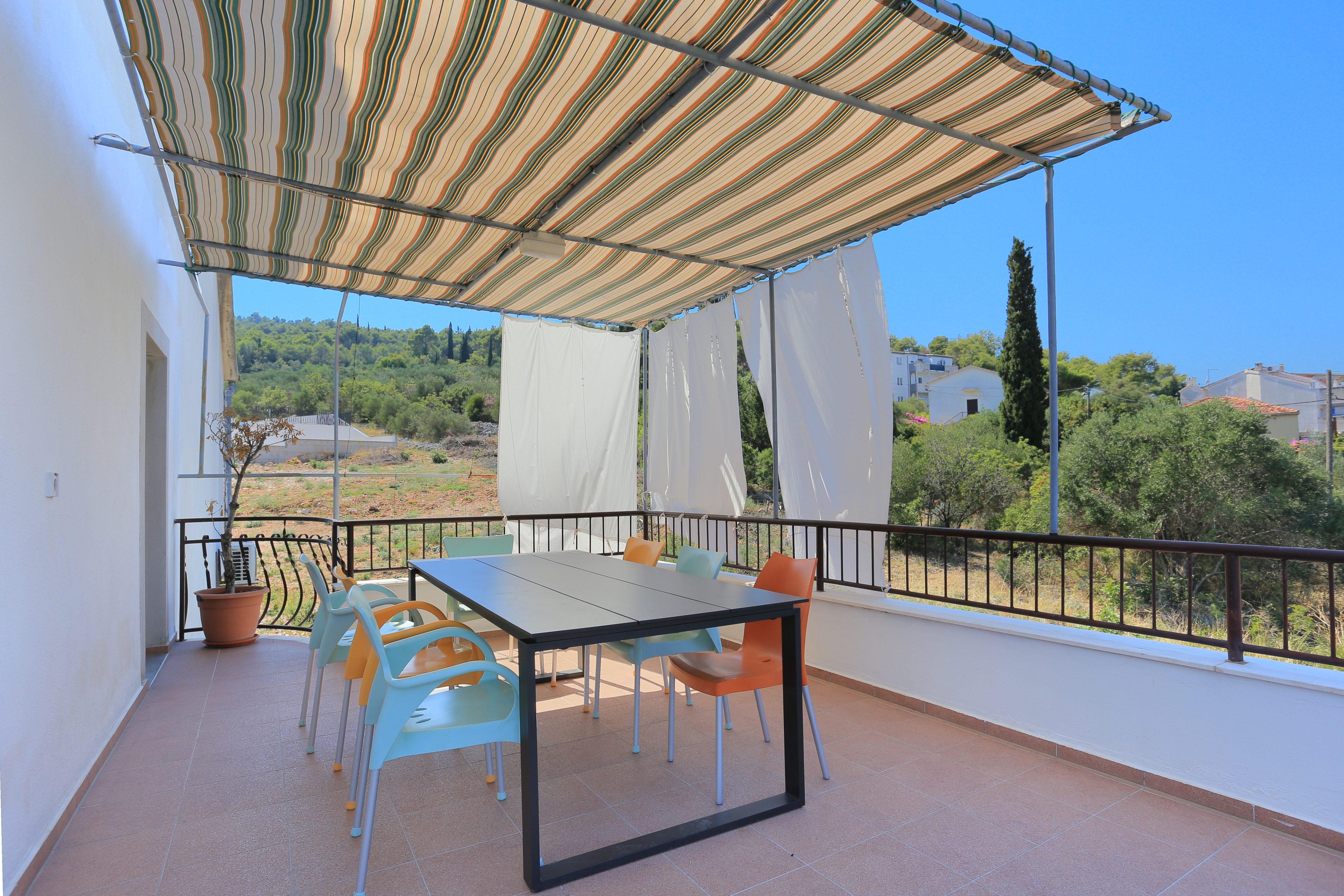 Three bedroom apartment with terrace and sea view Arbanija, Čiovo  A-a