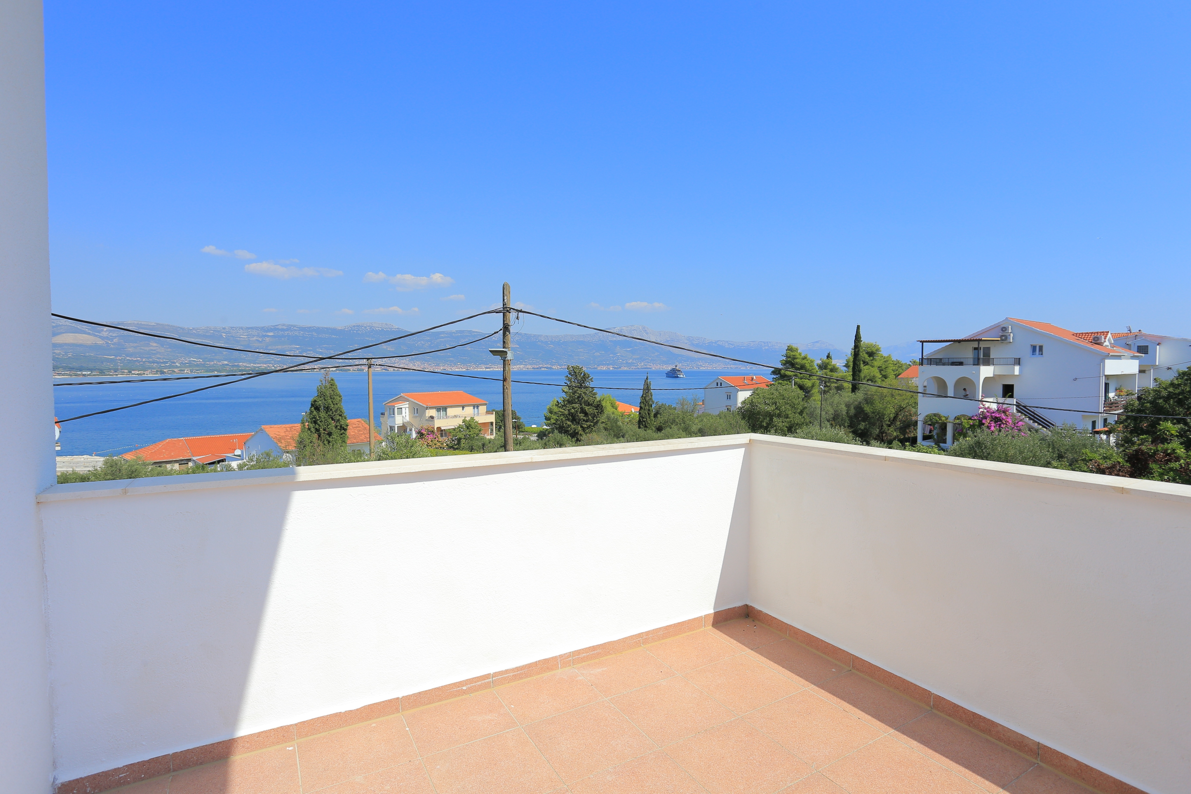Three bedroom apartment with terrace and sea view Arbanija, Čiovo  A-a