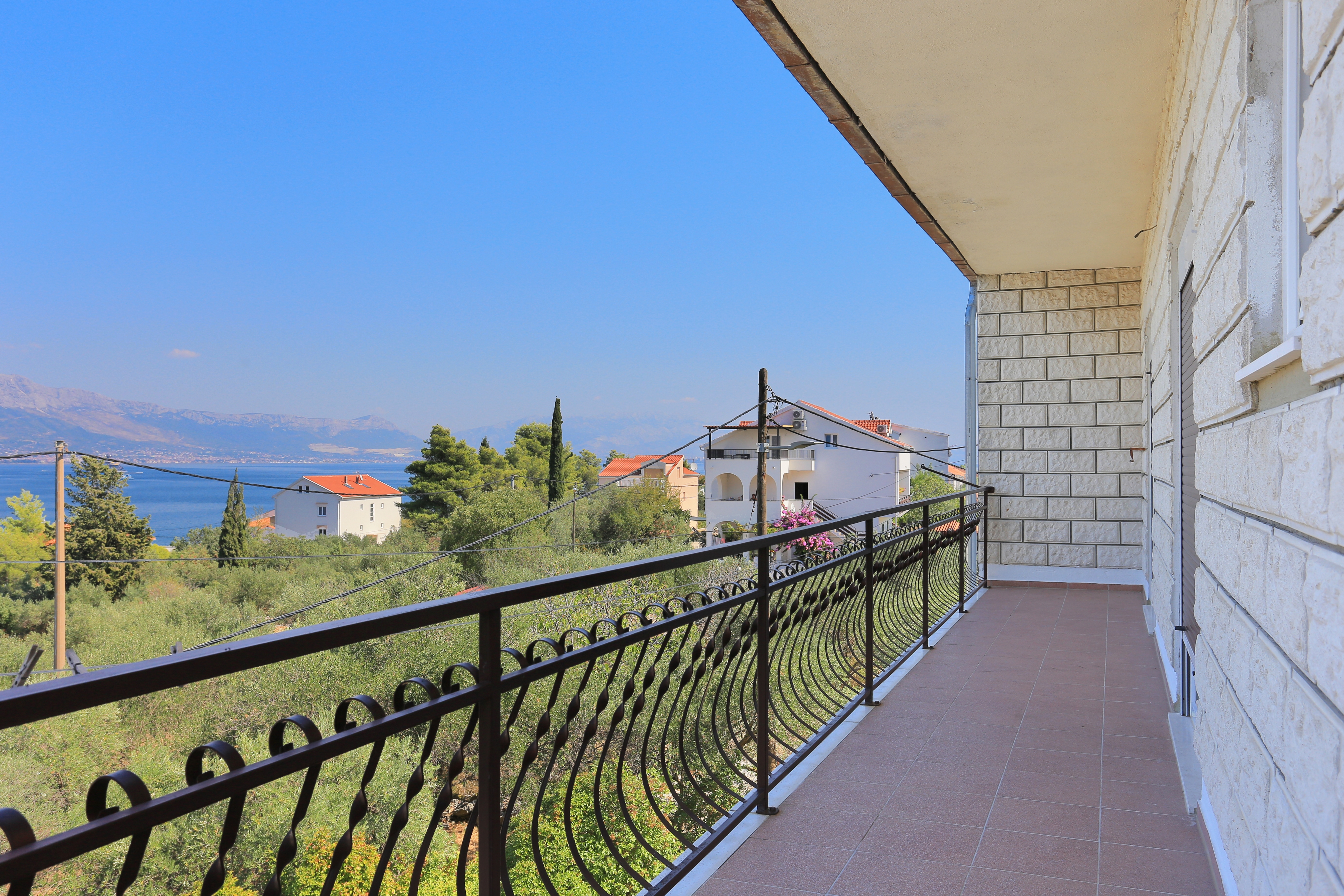 Three bedroom apartment with terrace and sea view Arbanija, Čiovo  A-a