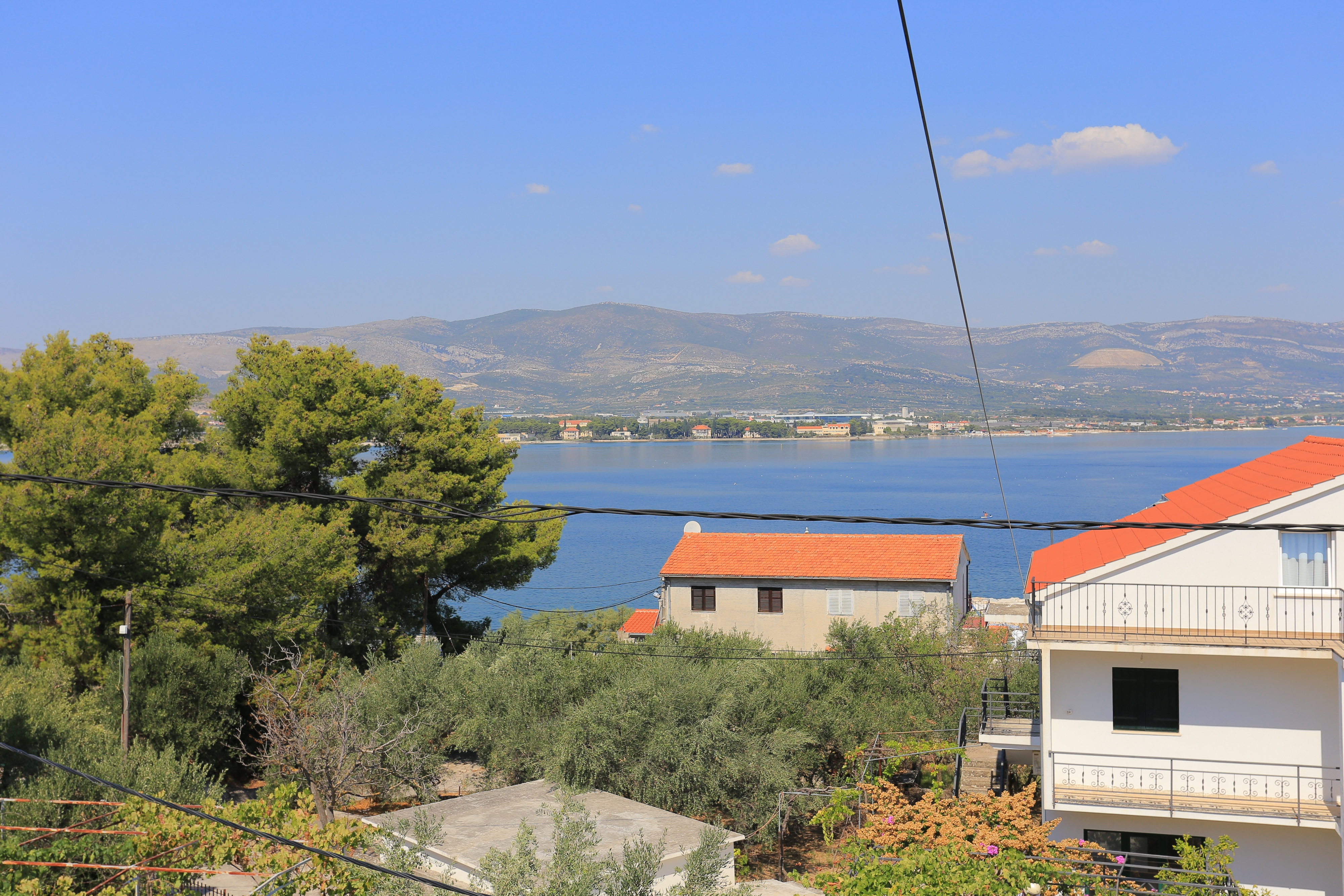 Three bedroom apartment with terrace and sea view Arbanija, Čiovo  A-a