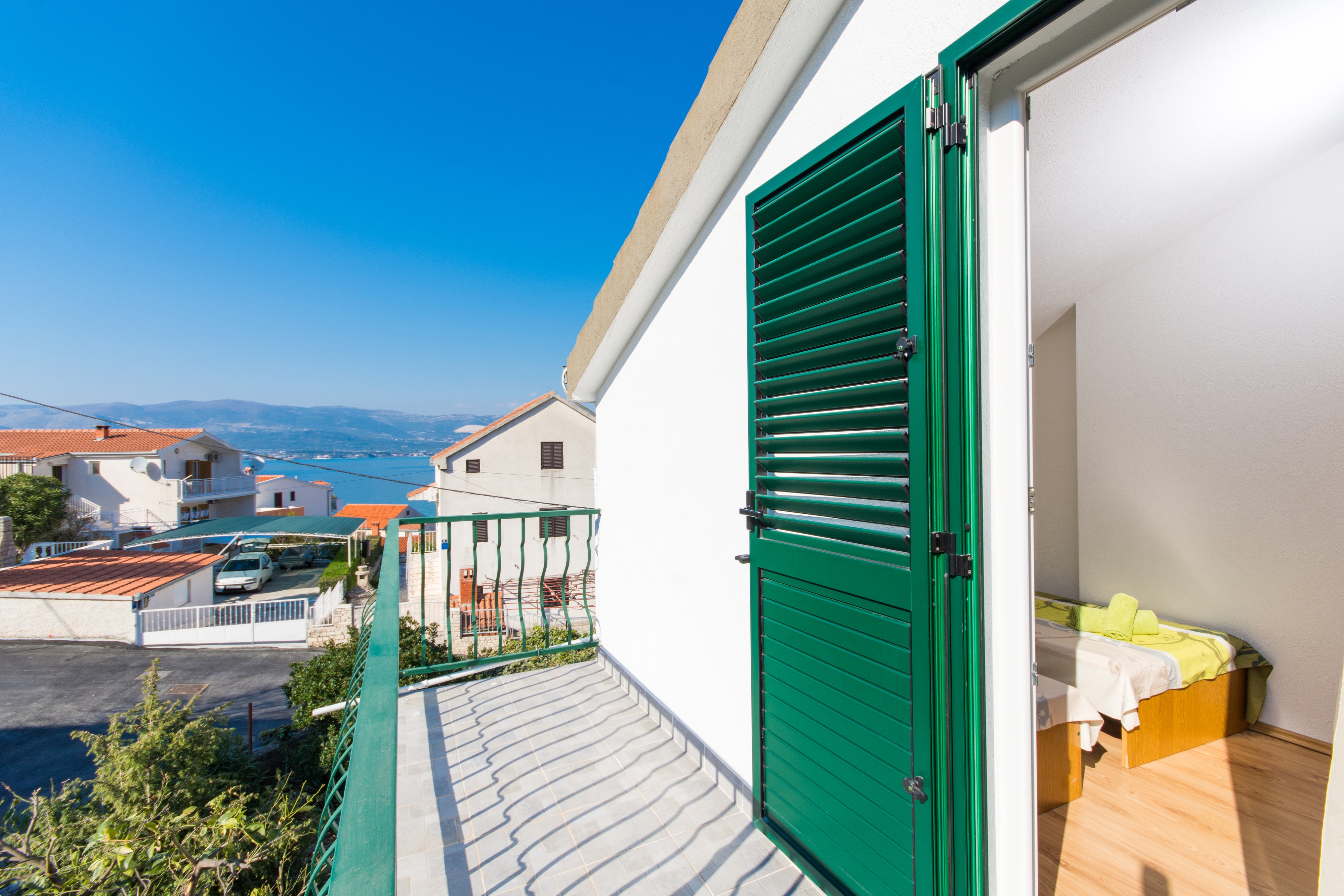 Two bedroom apartment with terrace and sea view Slatine, Čiovo  A-b