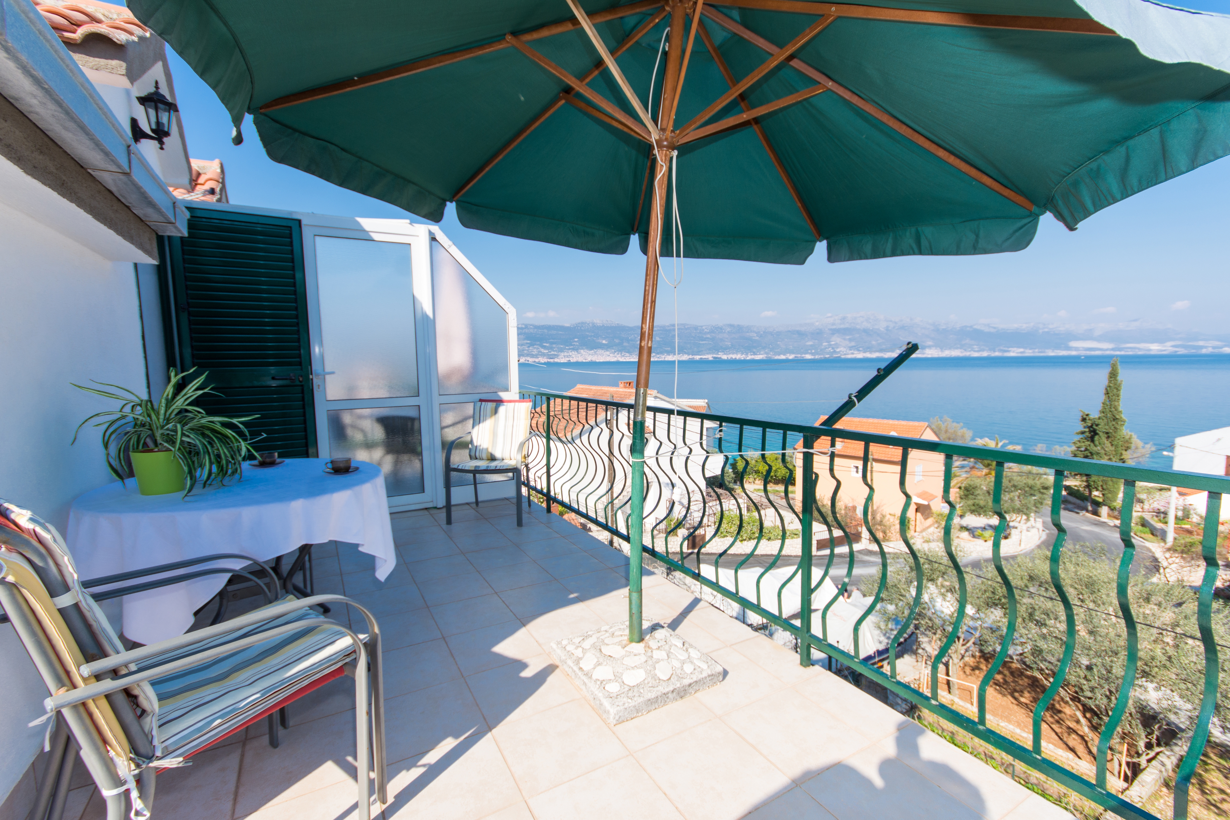 Two bedroom apartment with terrace and sea view Slatine, Čiovo (A-1126-c) Two bedroom apartment with terrace and sea view Slatine, Čiovo (A-1126-c)