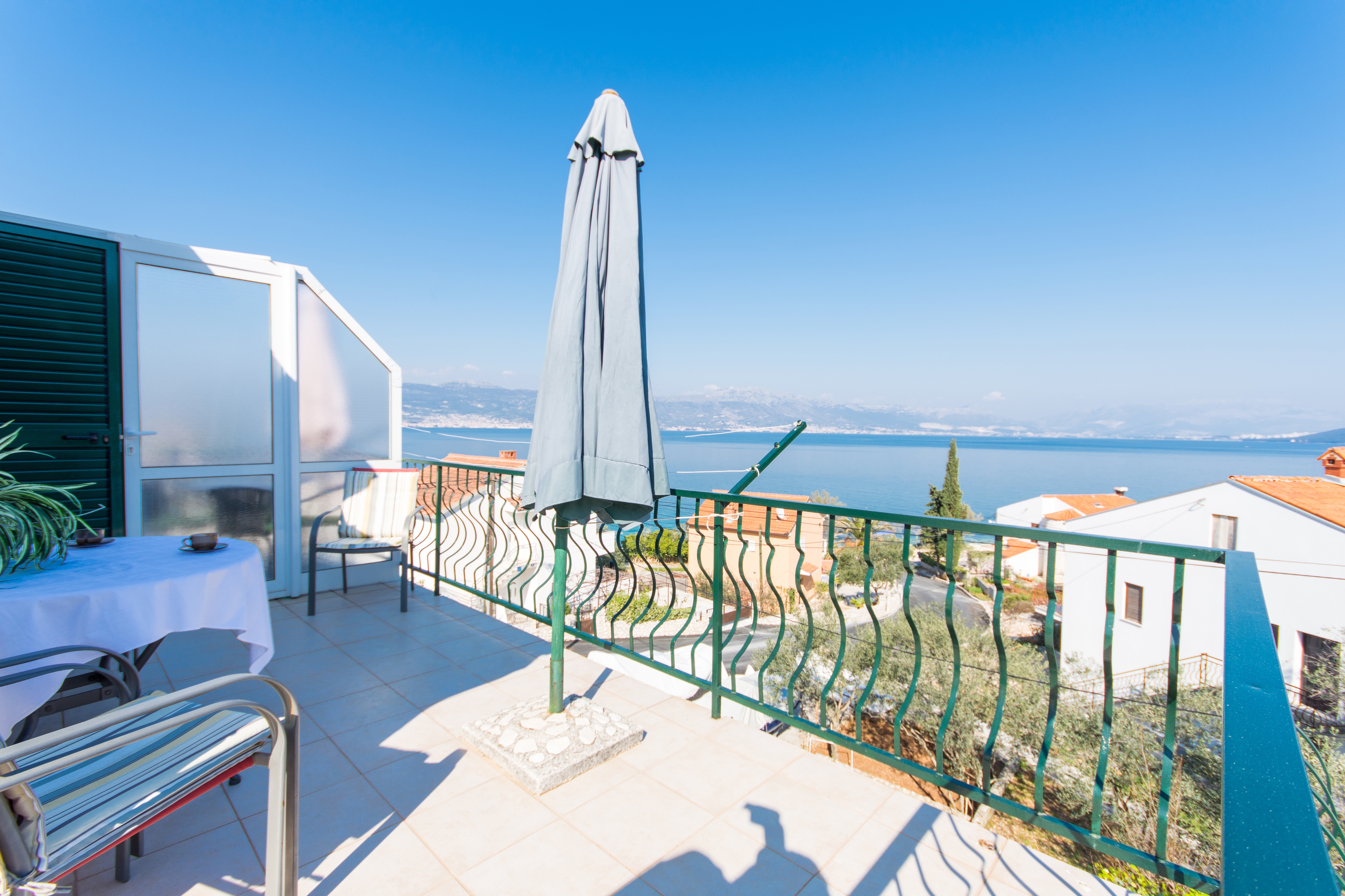 Two bedroom apartment with terrace and sea view Slatine, Čiovo  A-c
