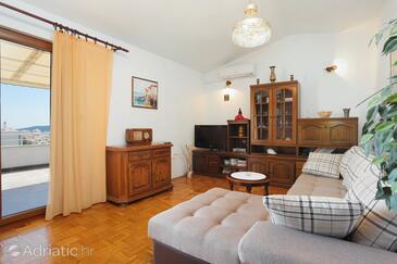 Seget Vranjica, Living room in the apartment, air condition available, (pet friendly) and WiFi.