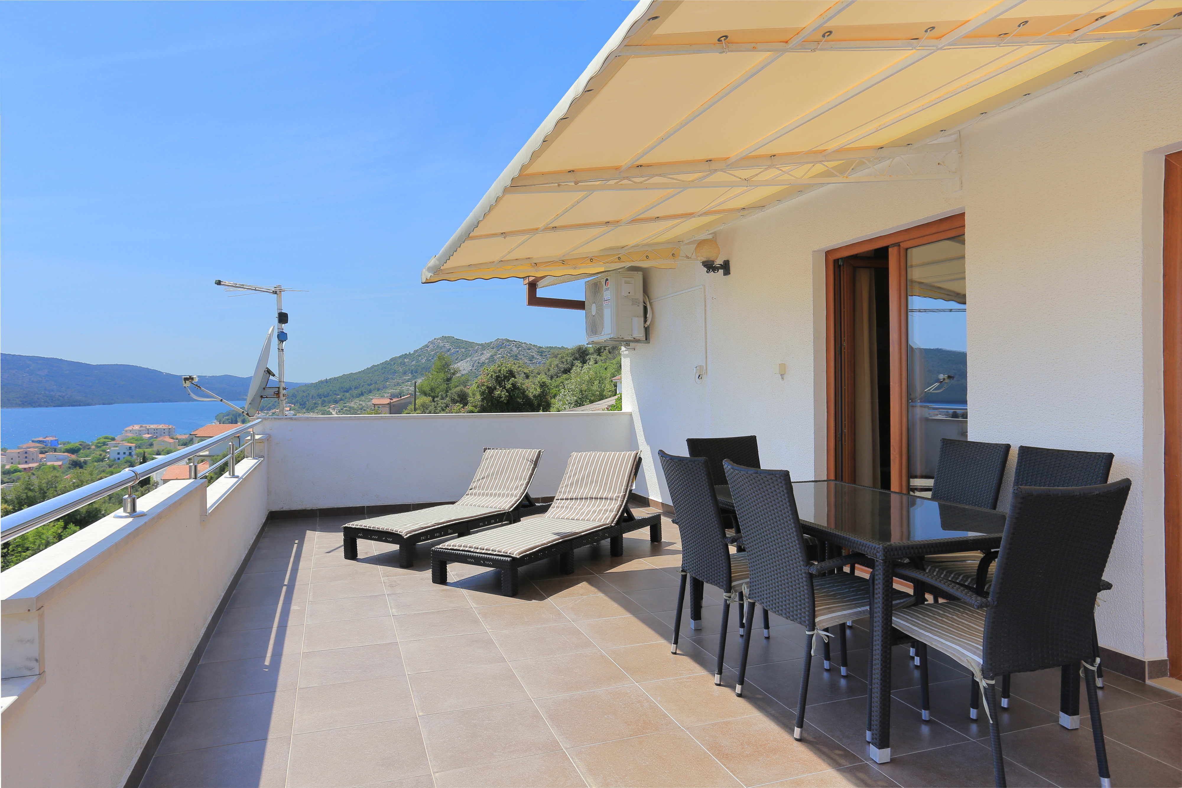 Two bedroom apartment with terrace and sea view Seget Vranjica, Trogir (A-11273-a) Two bedroom apartment with terrace and sea view Seget Vranjica, Trogir (A-11273-a)