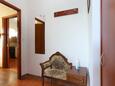 Seget Vranjica, Hallway in the studio-apartment, (pet friendly) and WiFi.