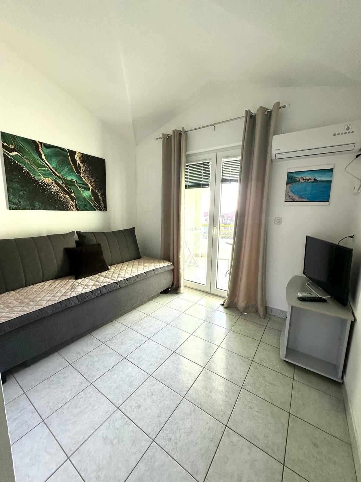 One bedroom apartment with balcony and sea view Podaca, Makarska (A-11274-c)
