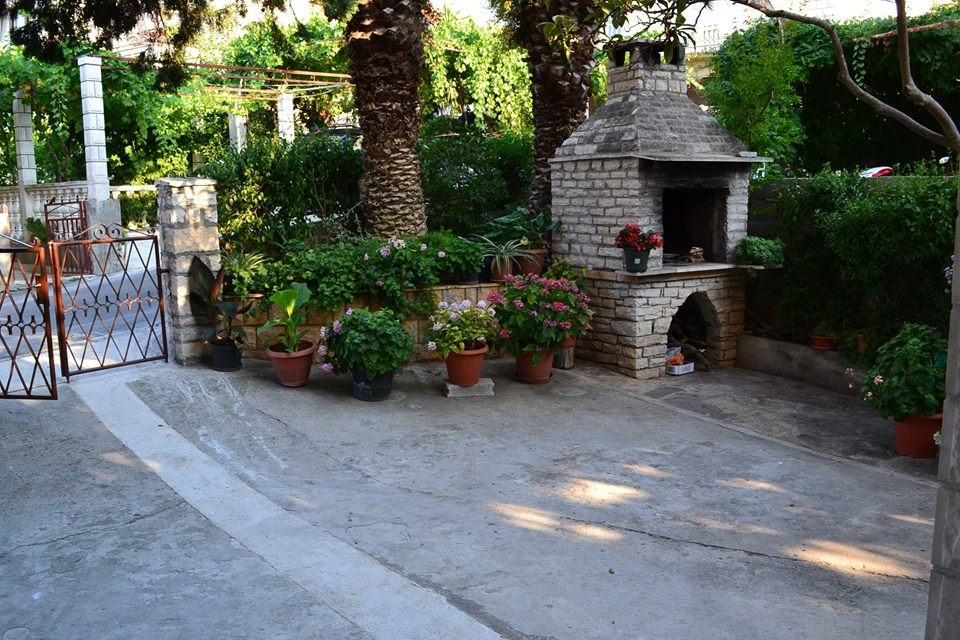Two bedroom apartment with terrace Supetar, Brač  A-a