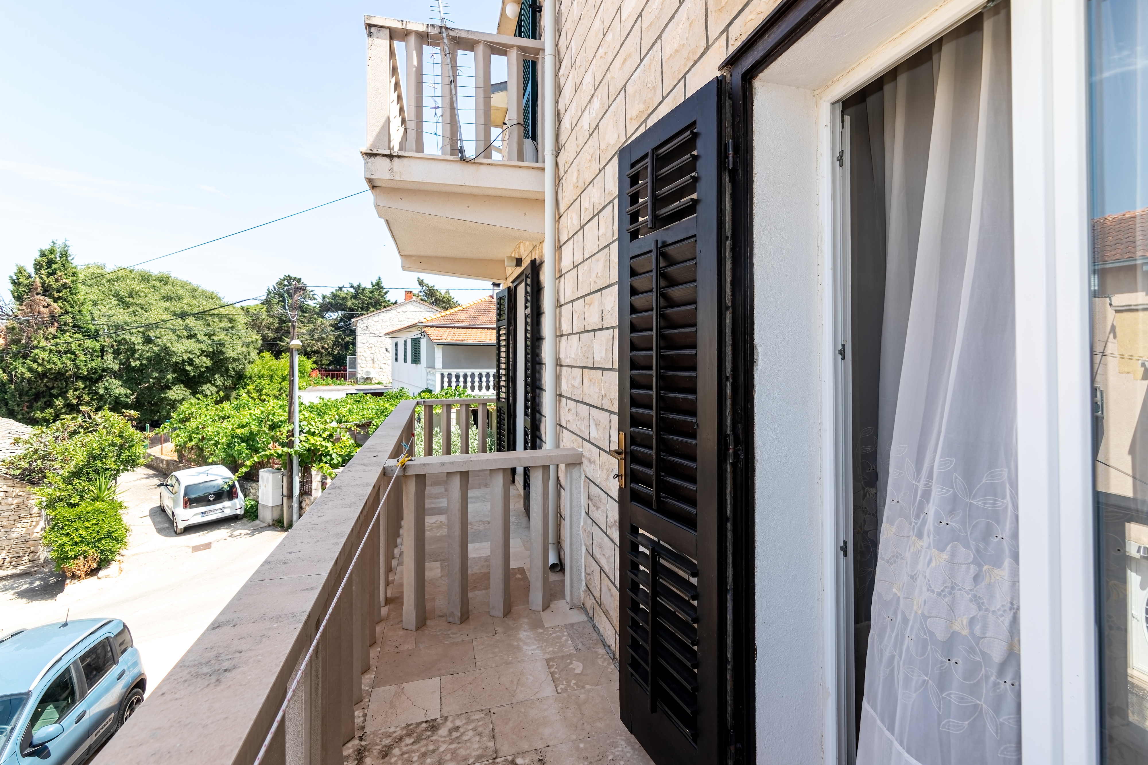 Three bedroom apartment with balcony Supetar, Brač  A-b