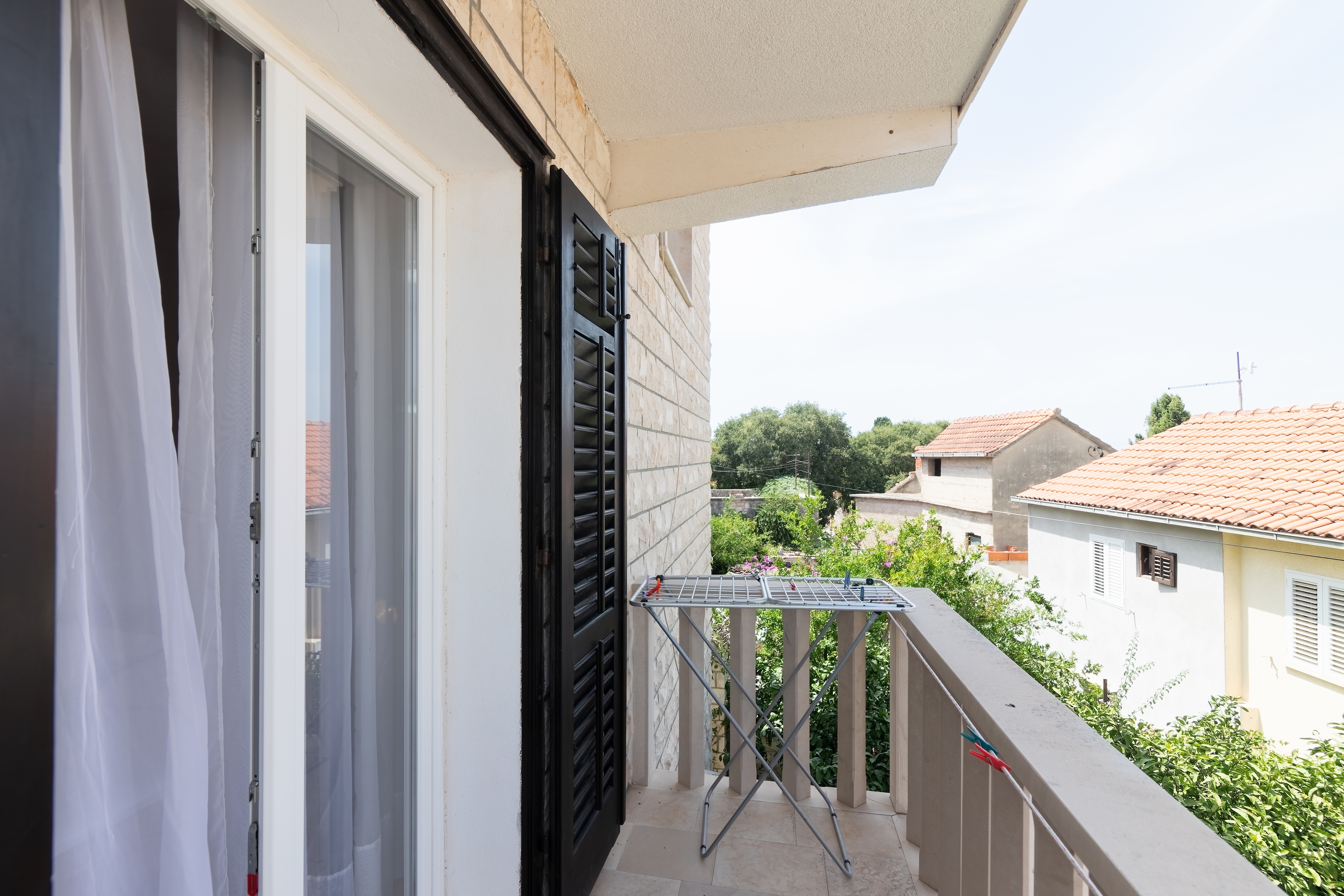 Three bedroom apartment with balcony Supetar, Brač  A-b