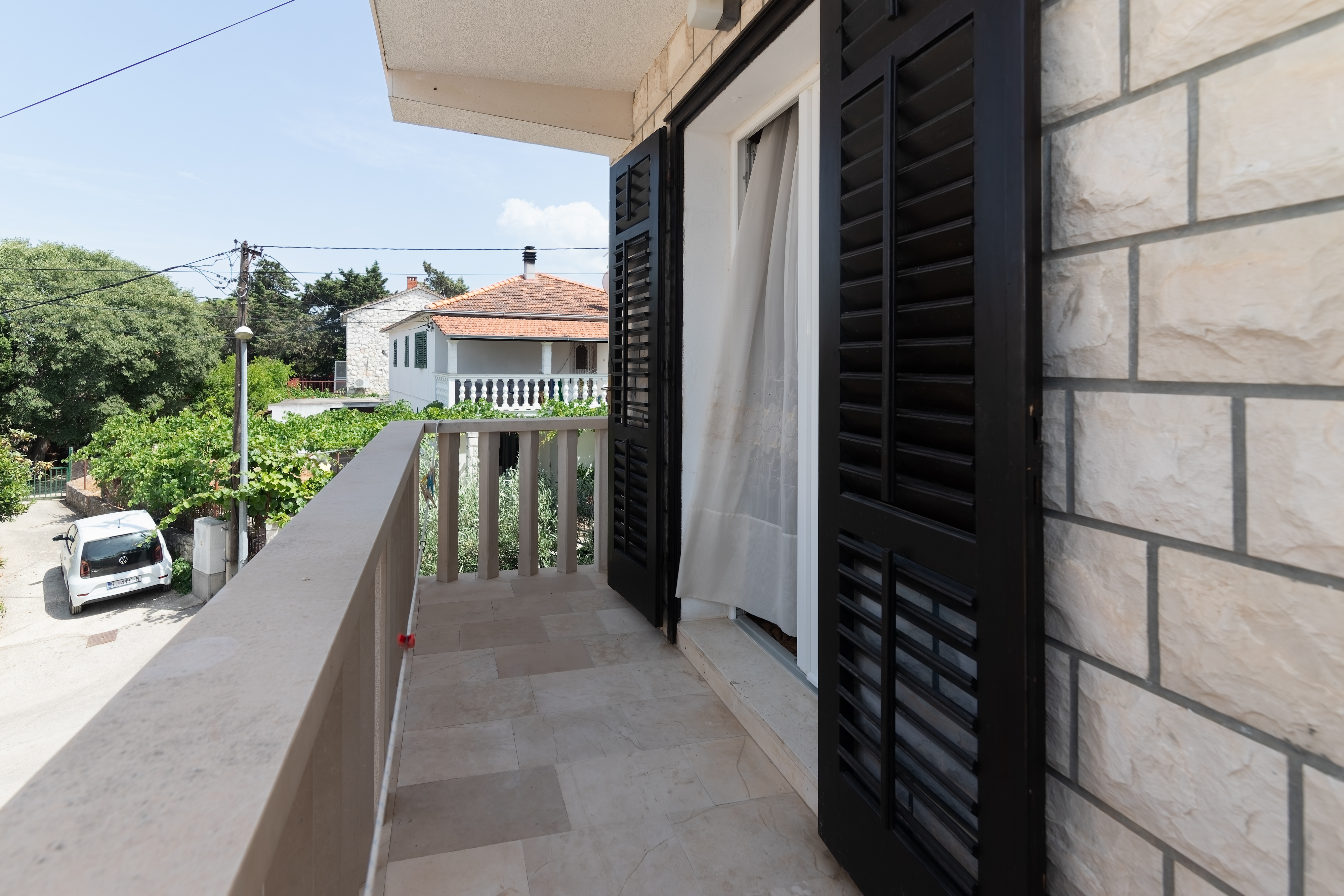 Three bedroom apartment with balcony Supetar, Brač  A-b