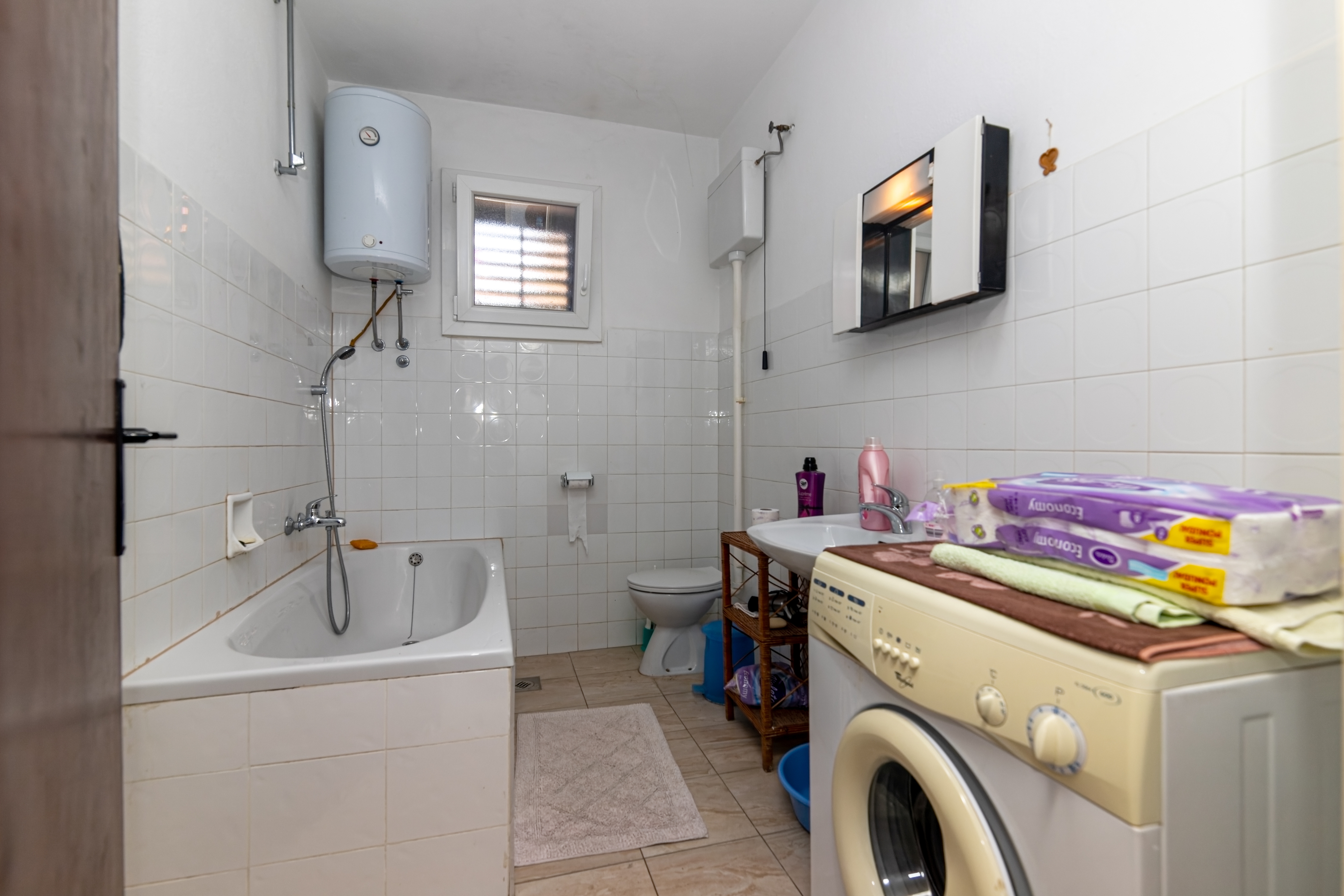 Three bedroom apartment with balcony Supetar, Brač  A-b
