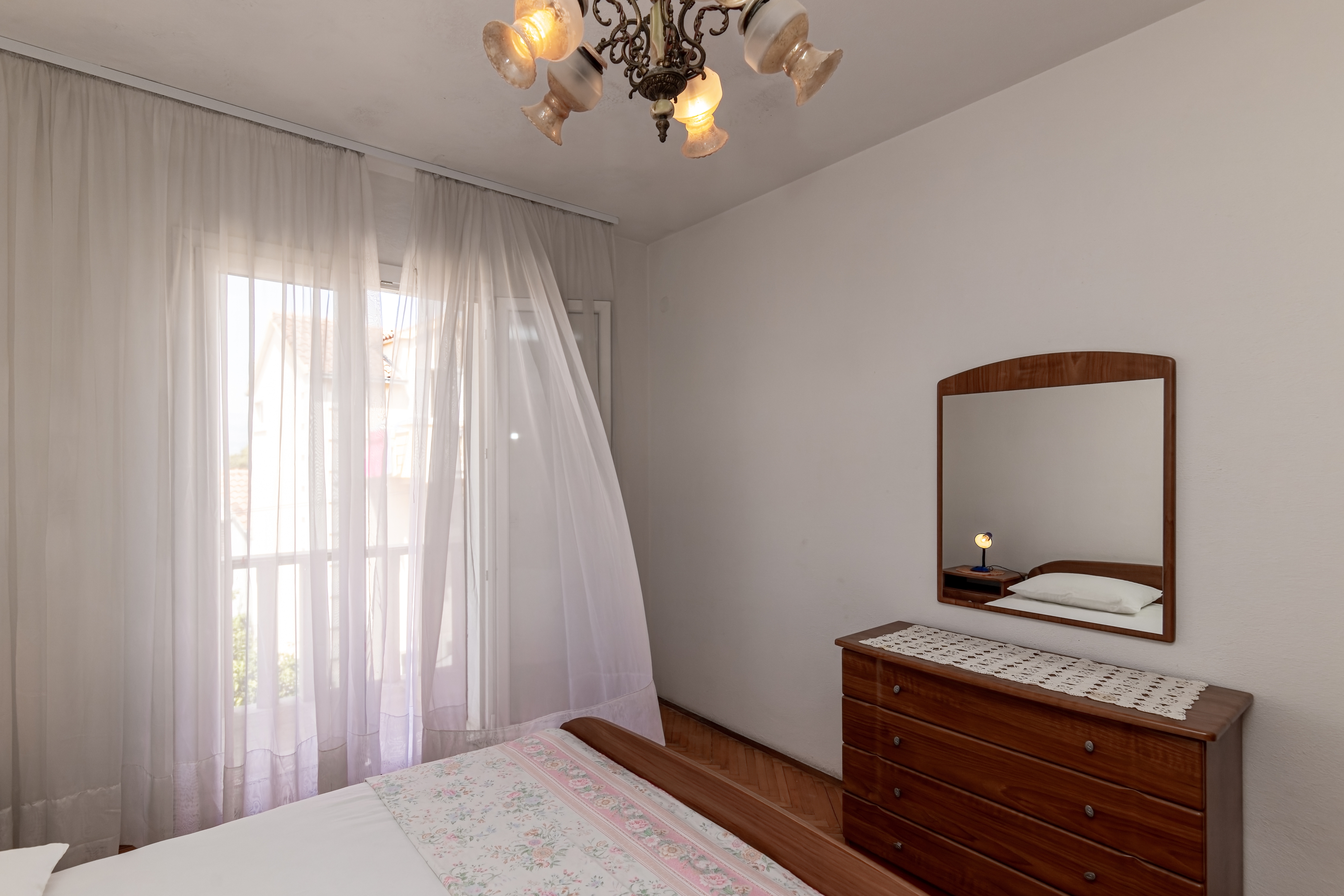 Three bedroom apartment with balcony Supetar, Brač  A-b