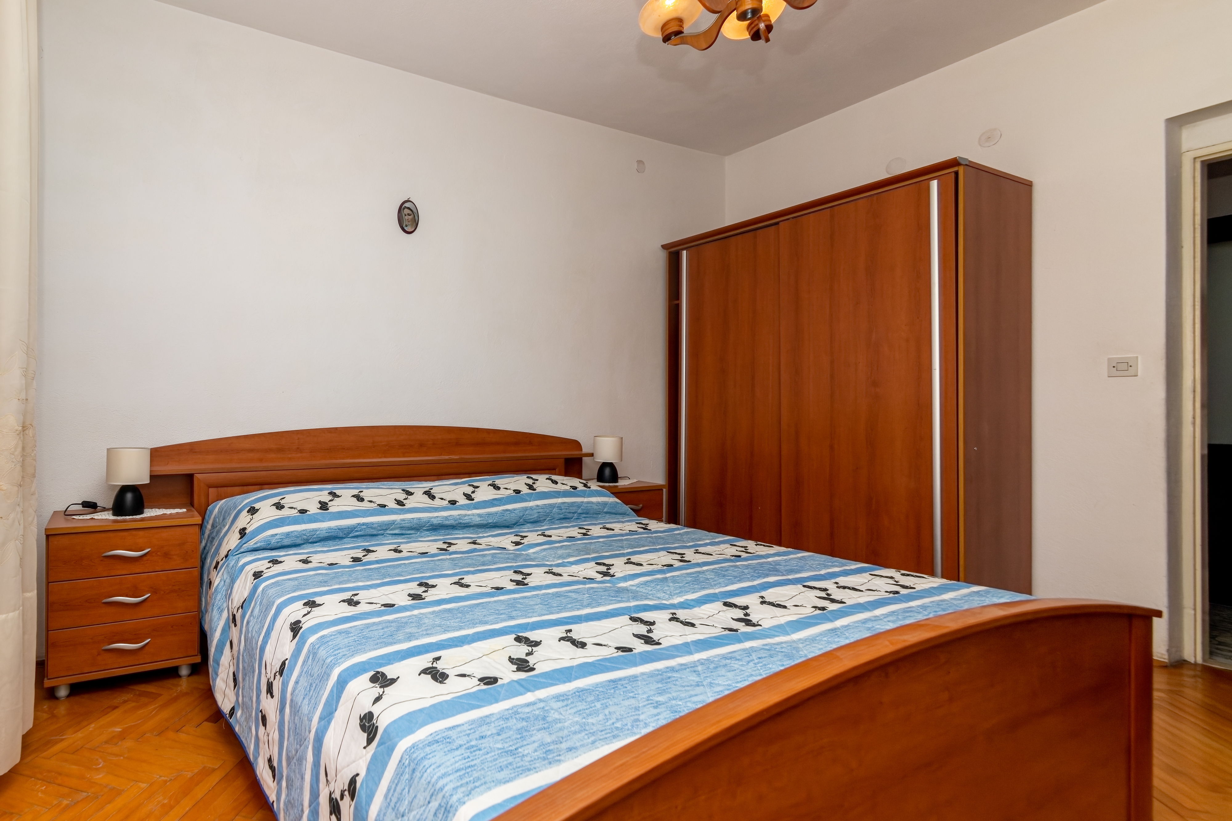 Three bedroom apartment with balcony Supetar, Brač  A-b