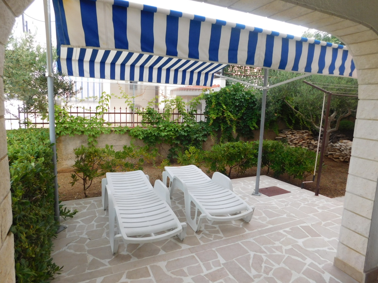 Two bedroom apartment near beach Slatine, Čiovo  A-b